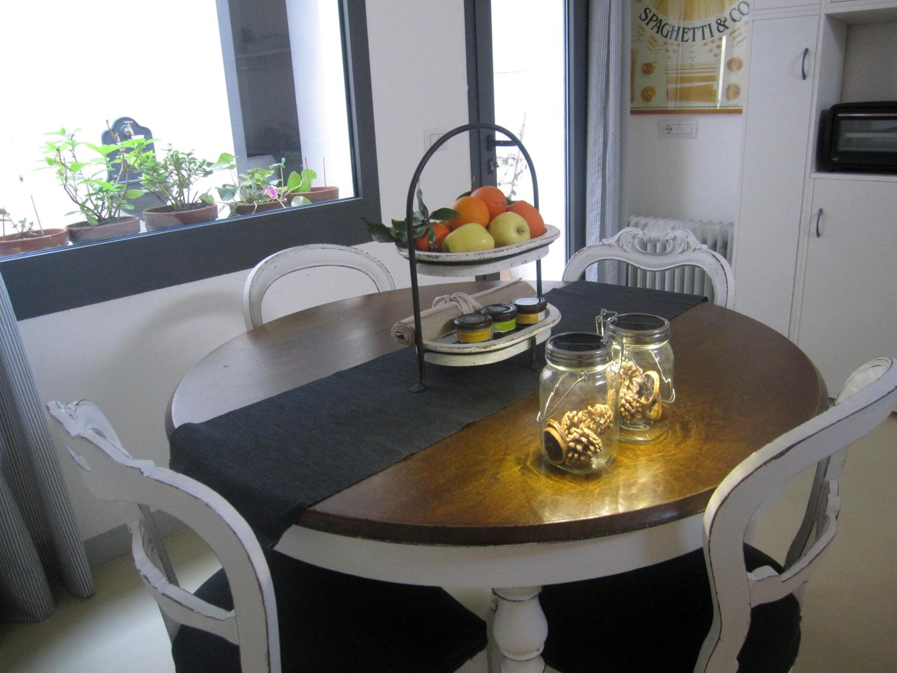 Deluxe Family Suite - Photo 10