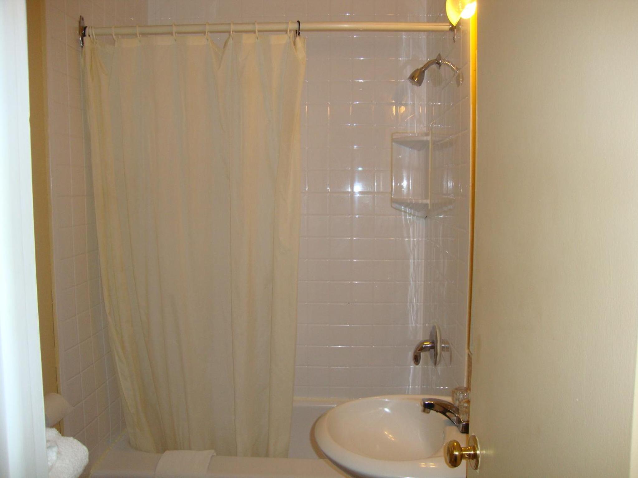 Standard Queen Room with Two Queen Beds photo 2