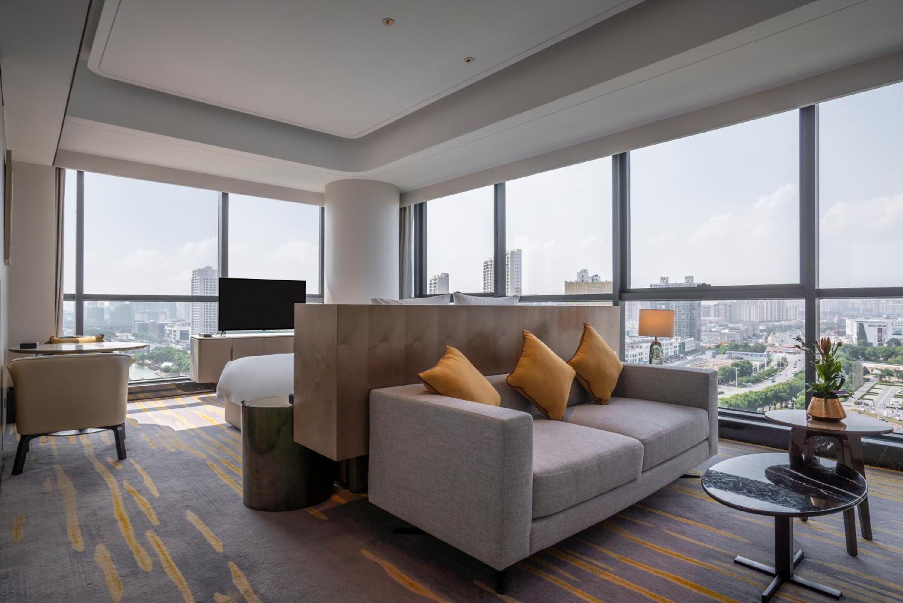 Deluxe Executive King Room with Lounge Access