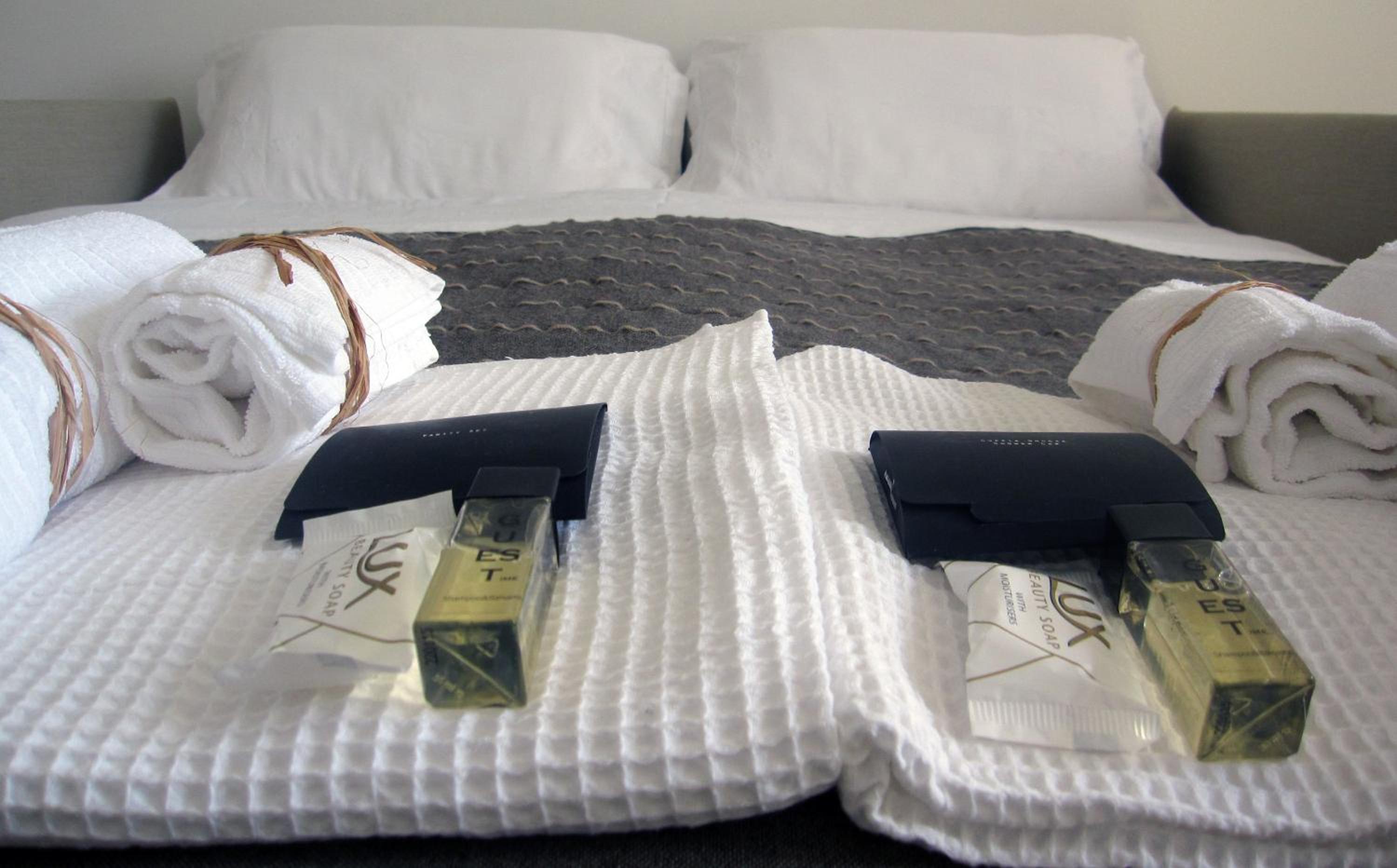 Deluxe Family Suite - Photo 8