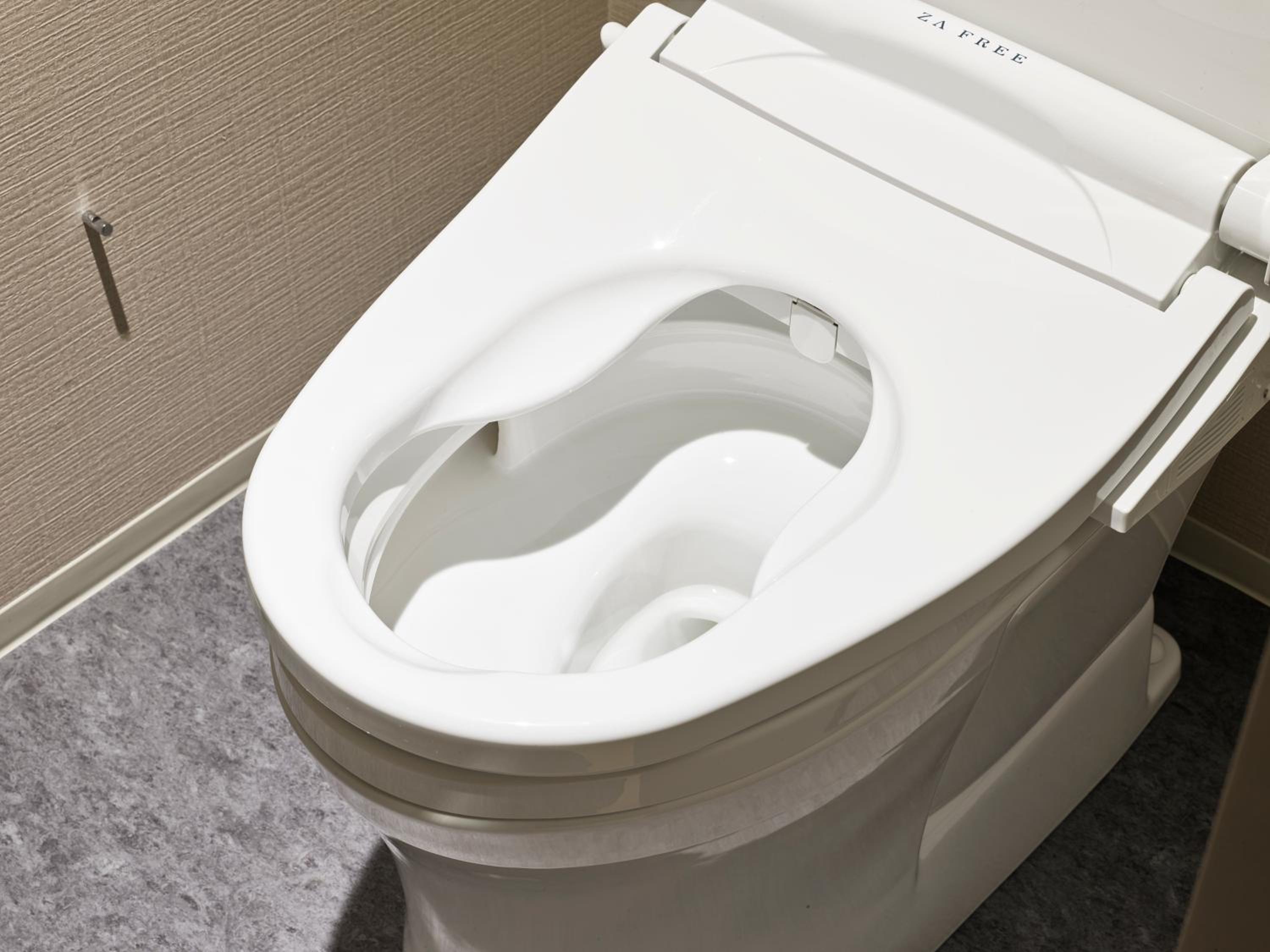 Superior Twin Room with Ostomy Friendly Toilet - Photo 2