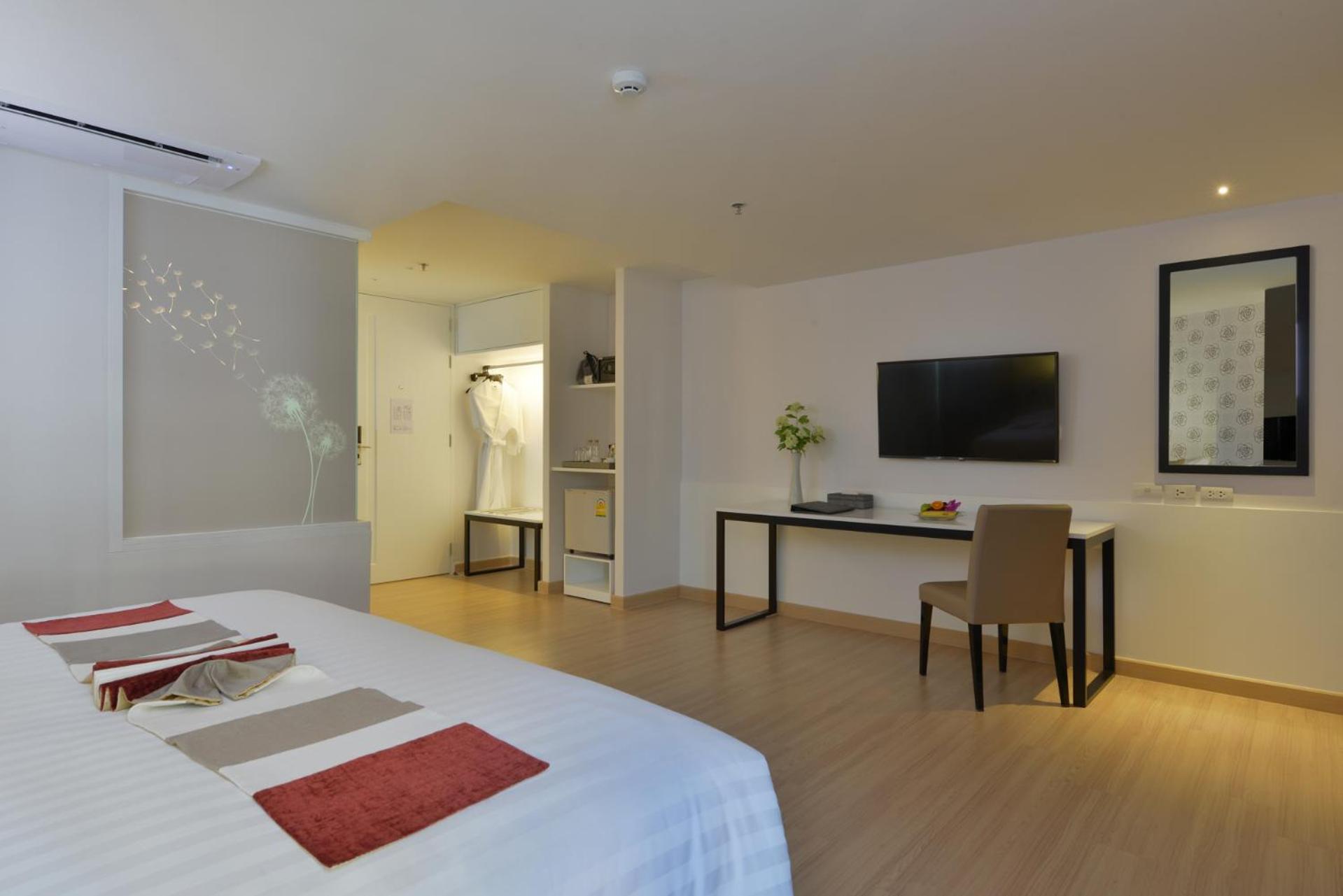 Deluxe Room with Balcony photo 1