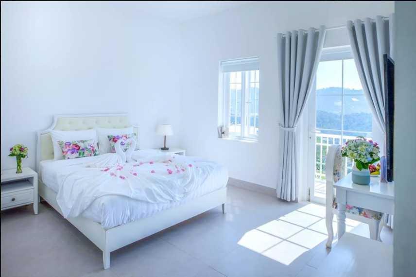 Queen Room with Balcony photo 1
