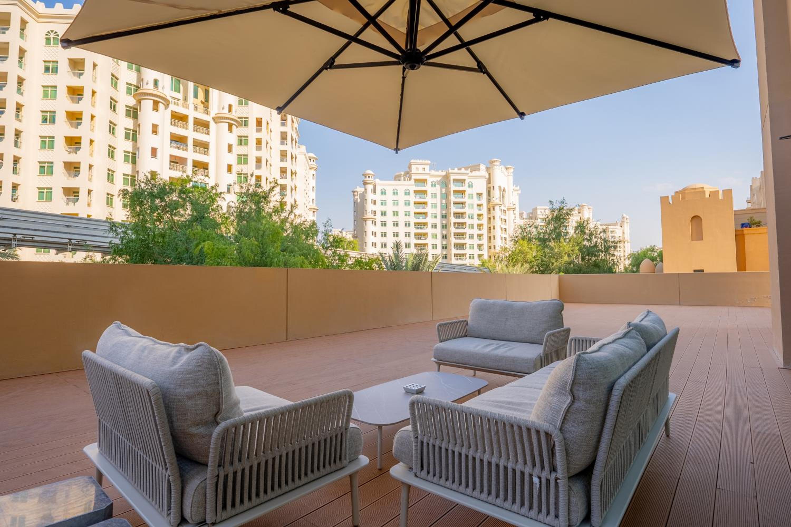 Deluxe Two Bedroom Apartment with Terrace photo 3