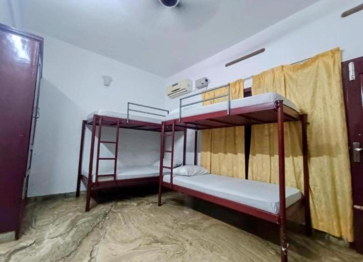 6-Bed Mixed Dormitory Room photo 2