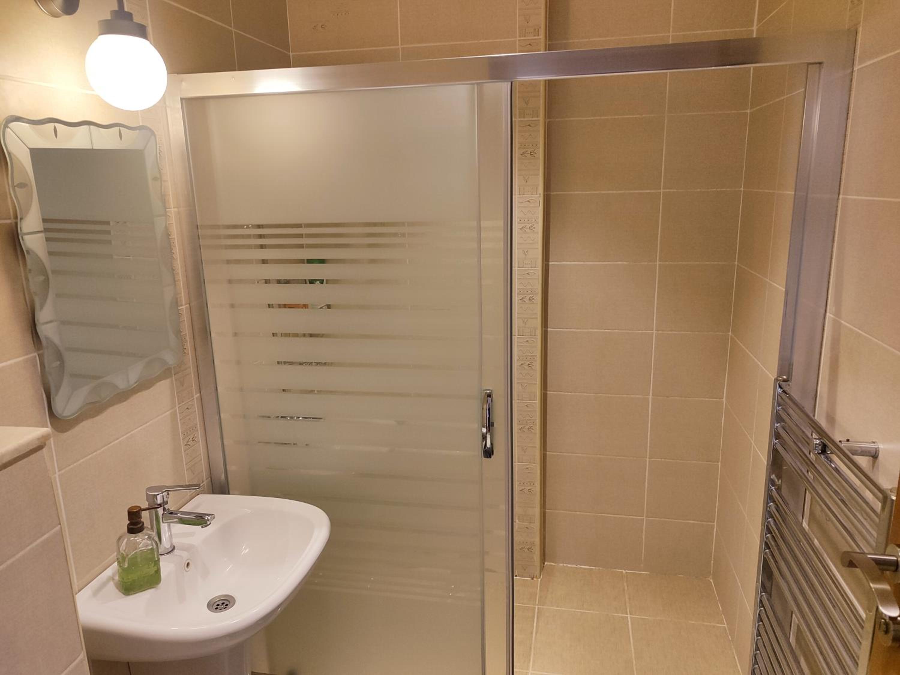 Classic One-Bedroom Apartment with King Bed