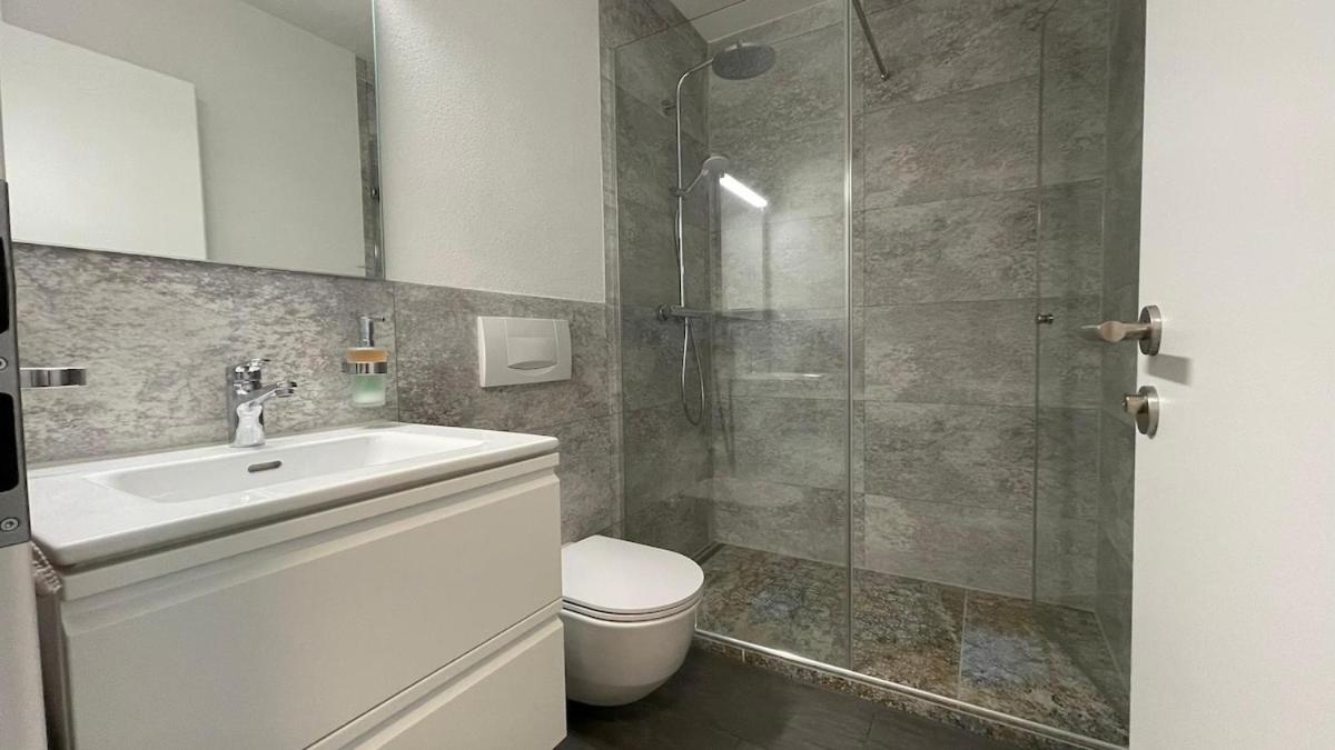 Single Room with Shared Bathroom photo 2