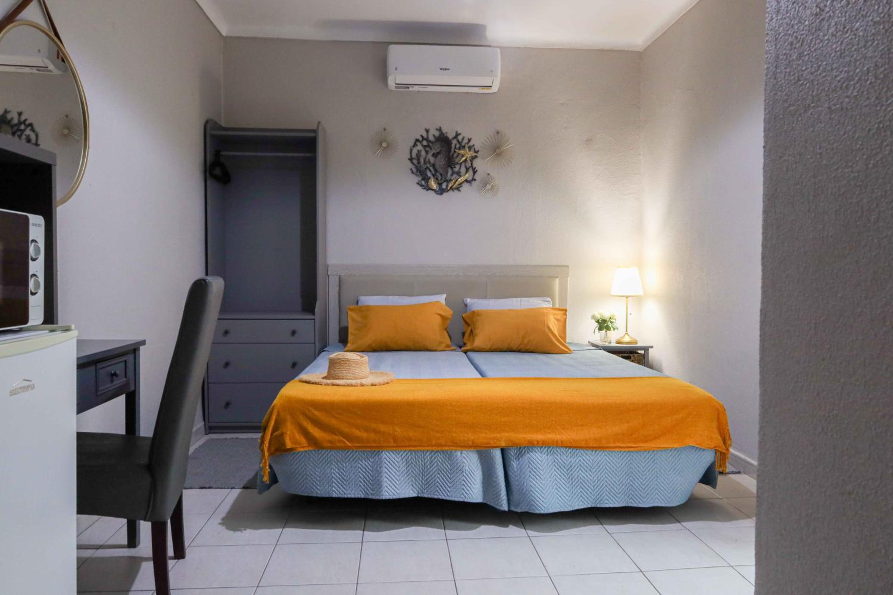 Twin Room - Photo 3