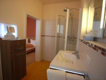 Budget Double Room - Photo 4