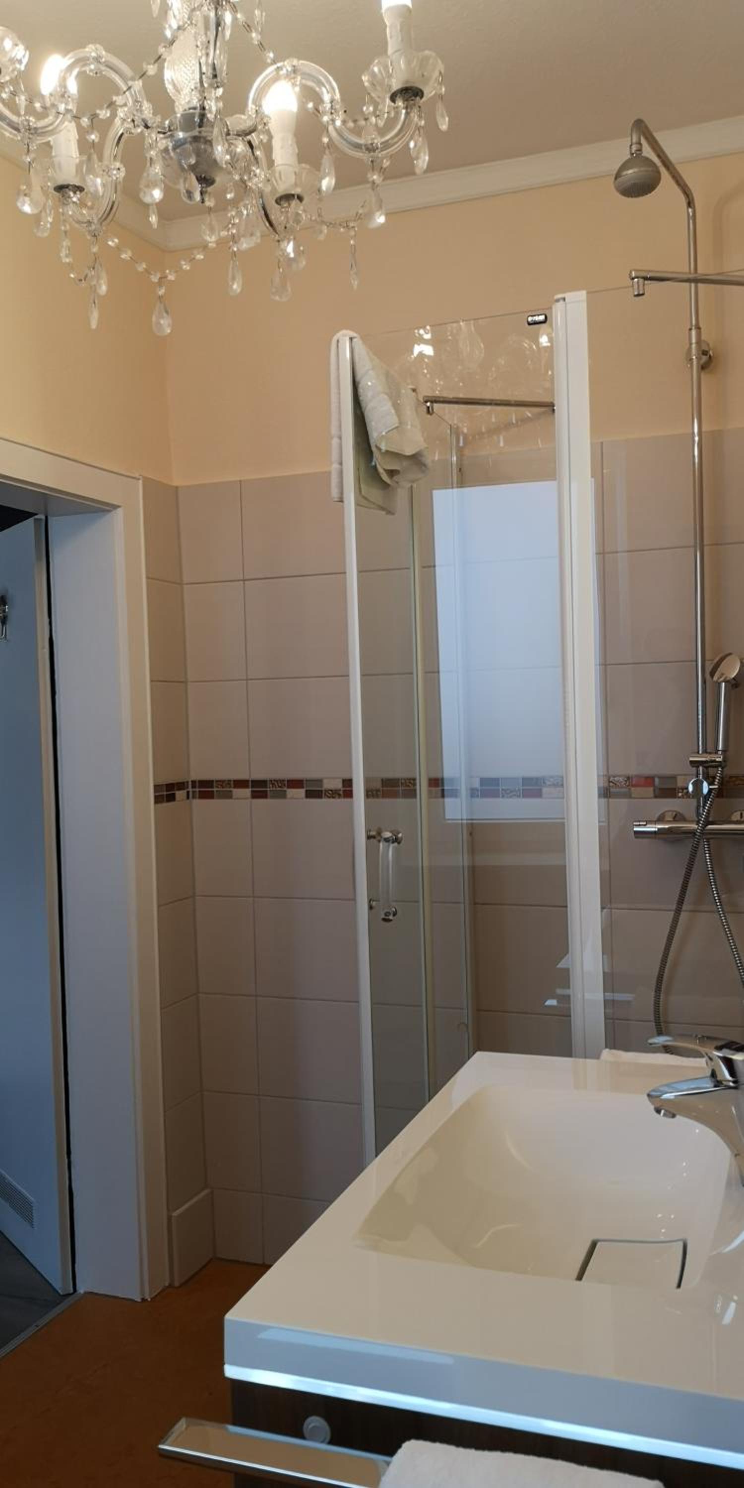 Budget Double Room - Photo 5