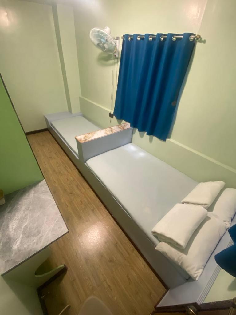 Basic Triple Room with Shared Bathroom