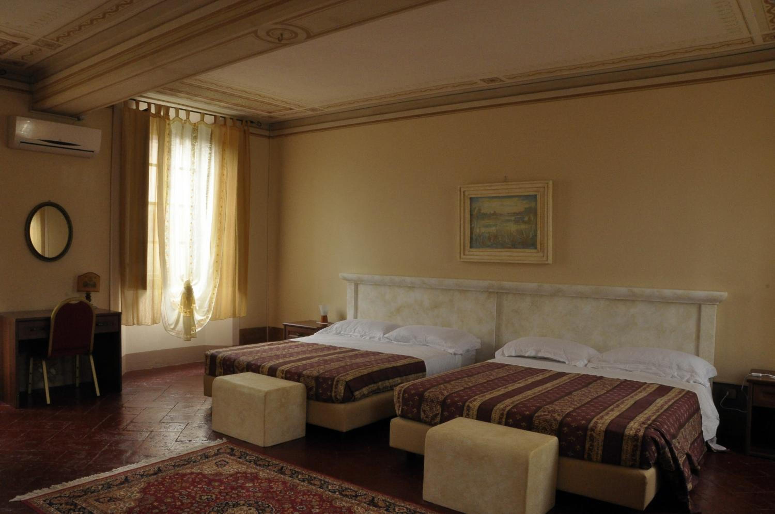 Suite with Spa Bath - Photo 10