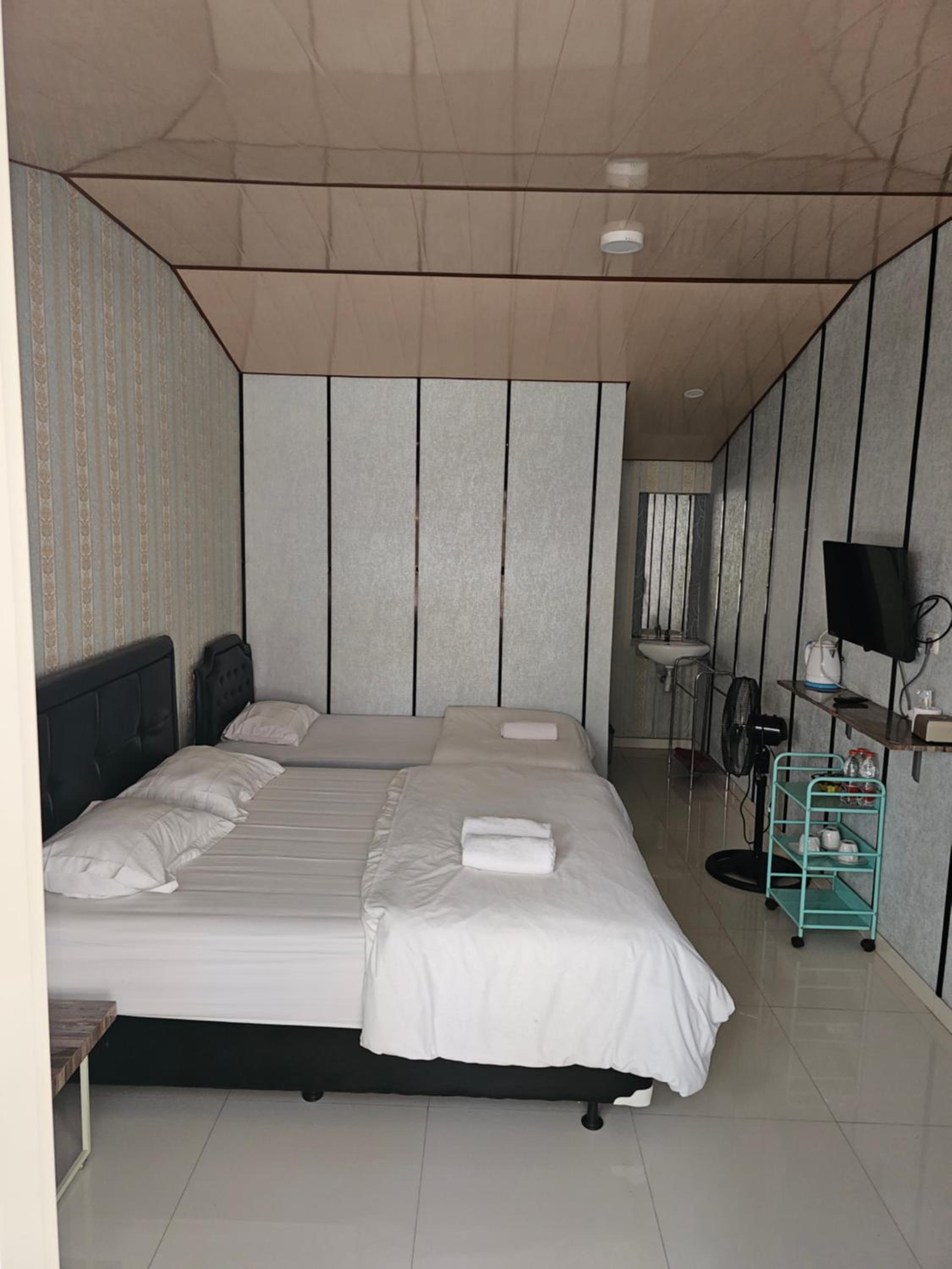 Budget Twin Room photo 2
