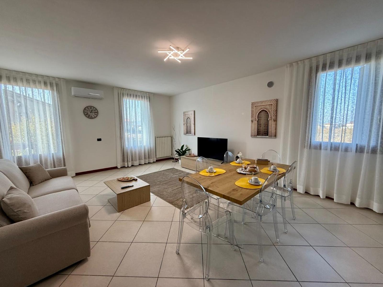 Two-Bedroom Deluxe Apartment with Balcony
