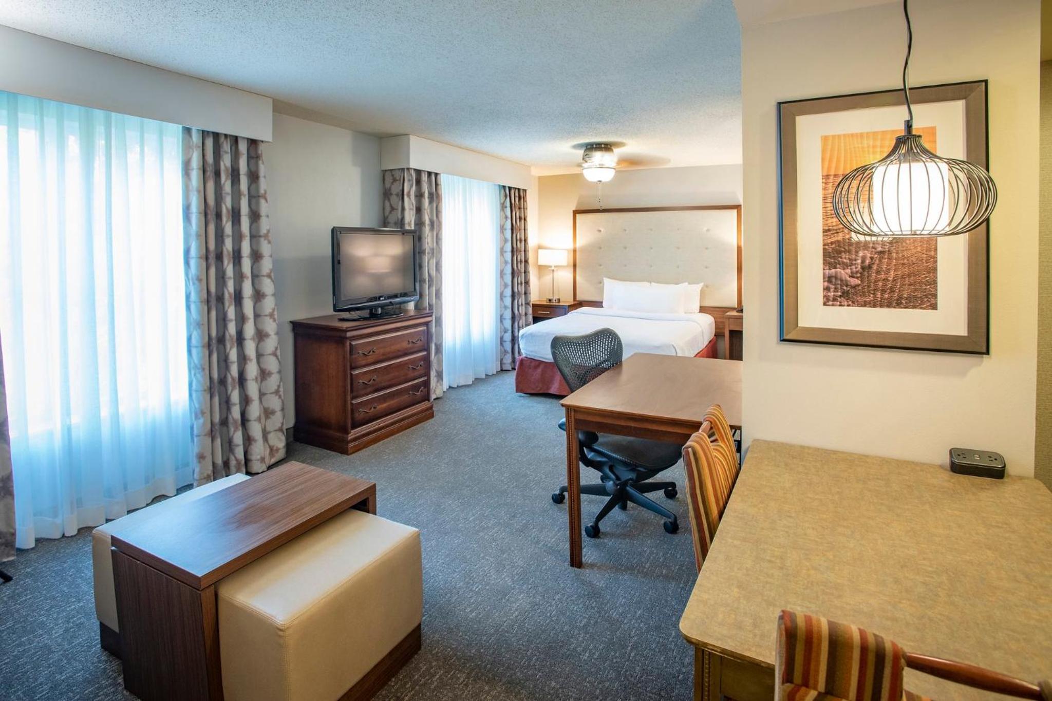 Queen Studio Suite - Communications Accessible