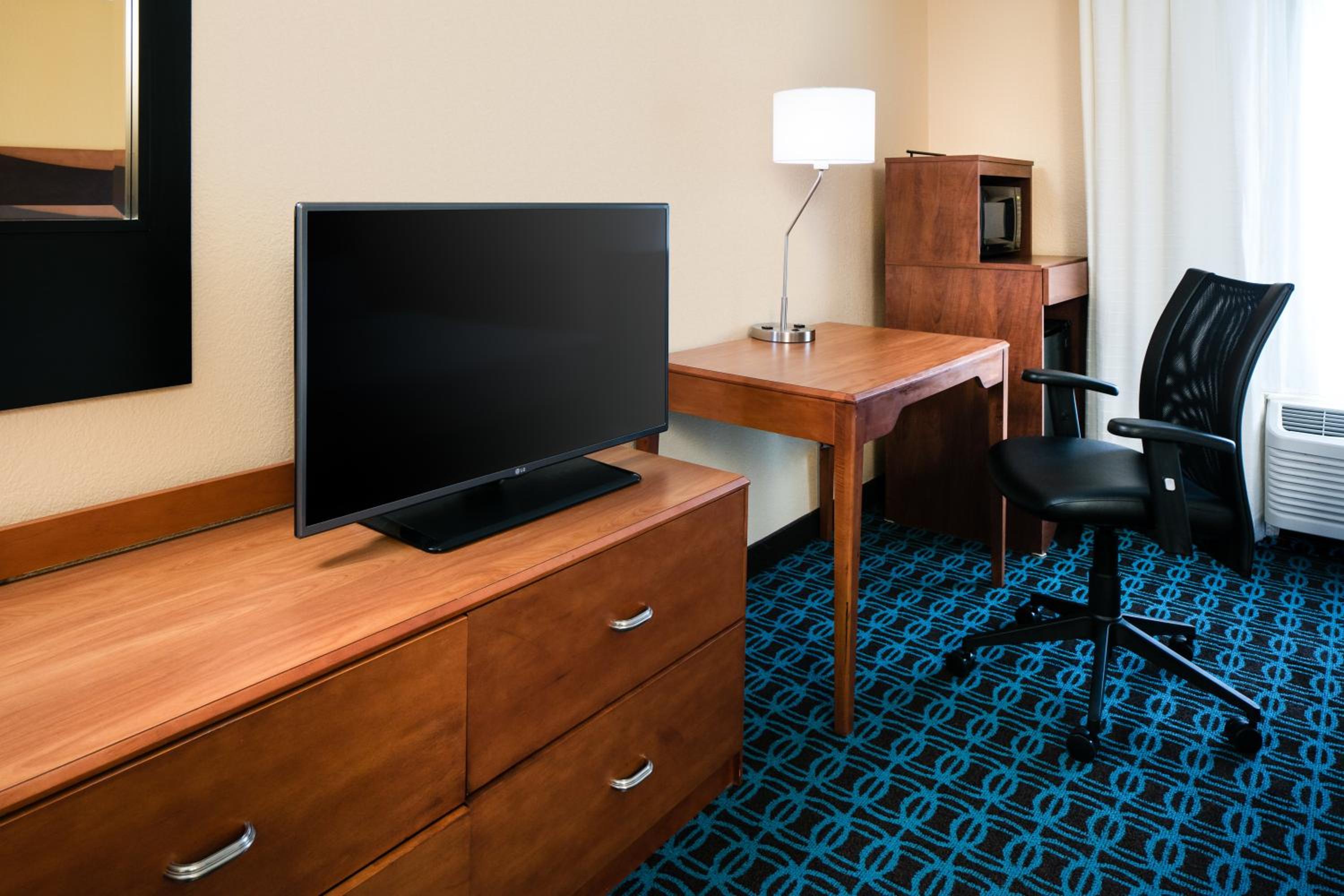 King Room - Non-Smoking - Photo 7