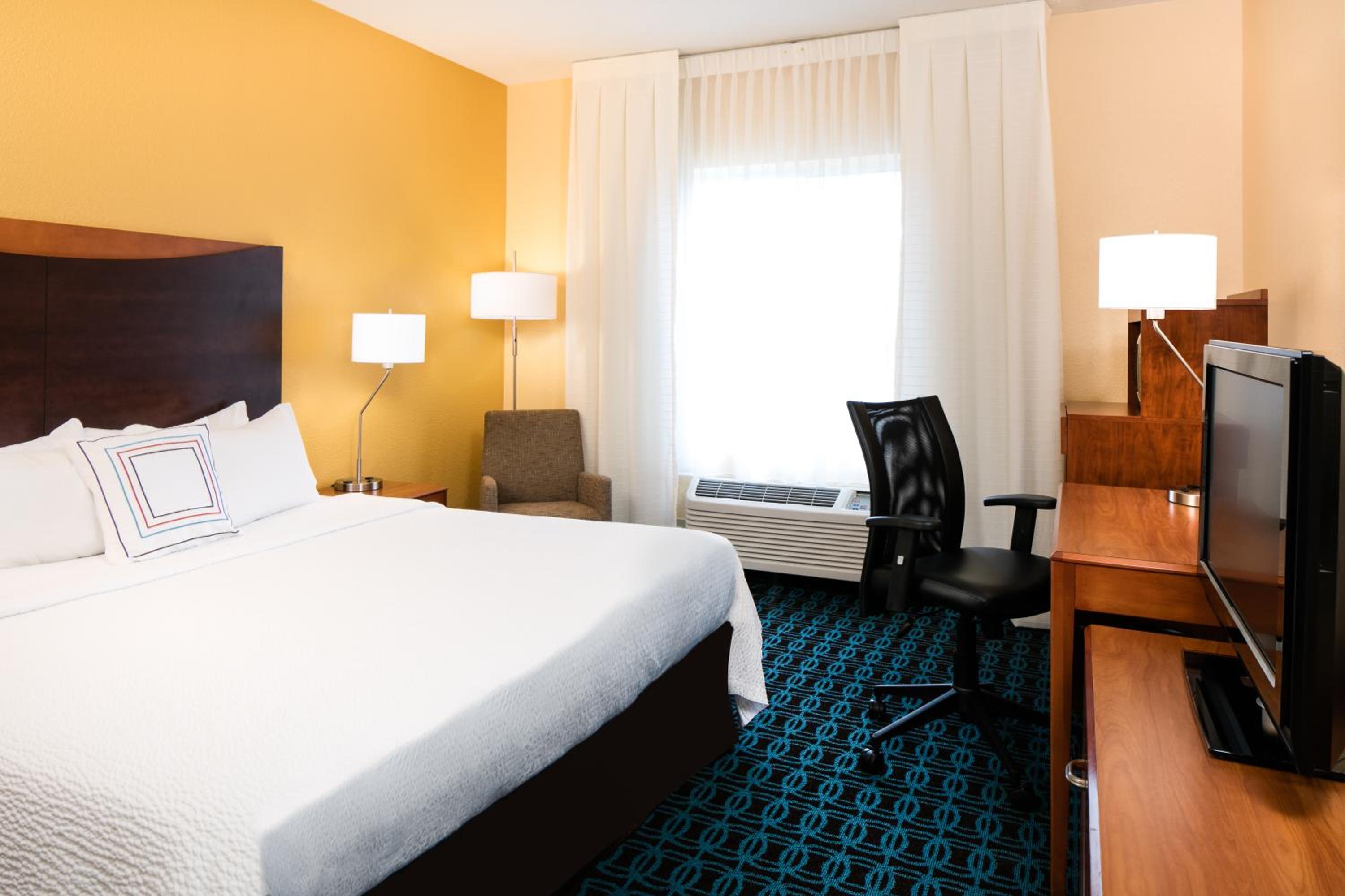 King Room - Non-Smoking - Photo 1