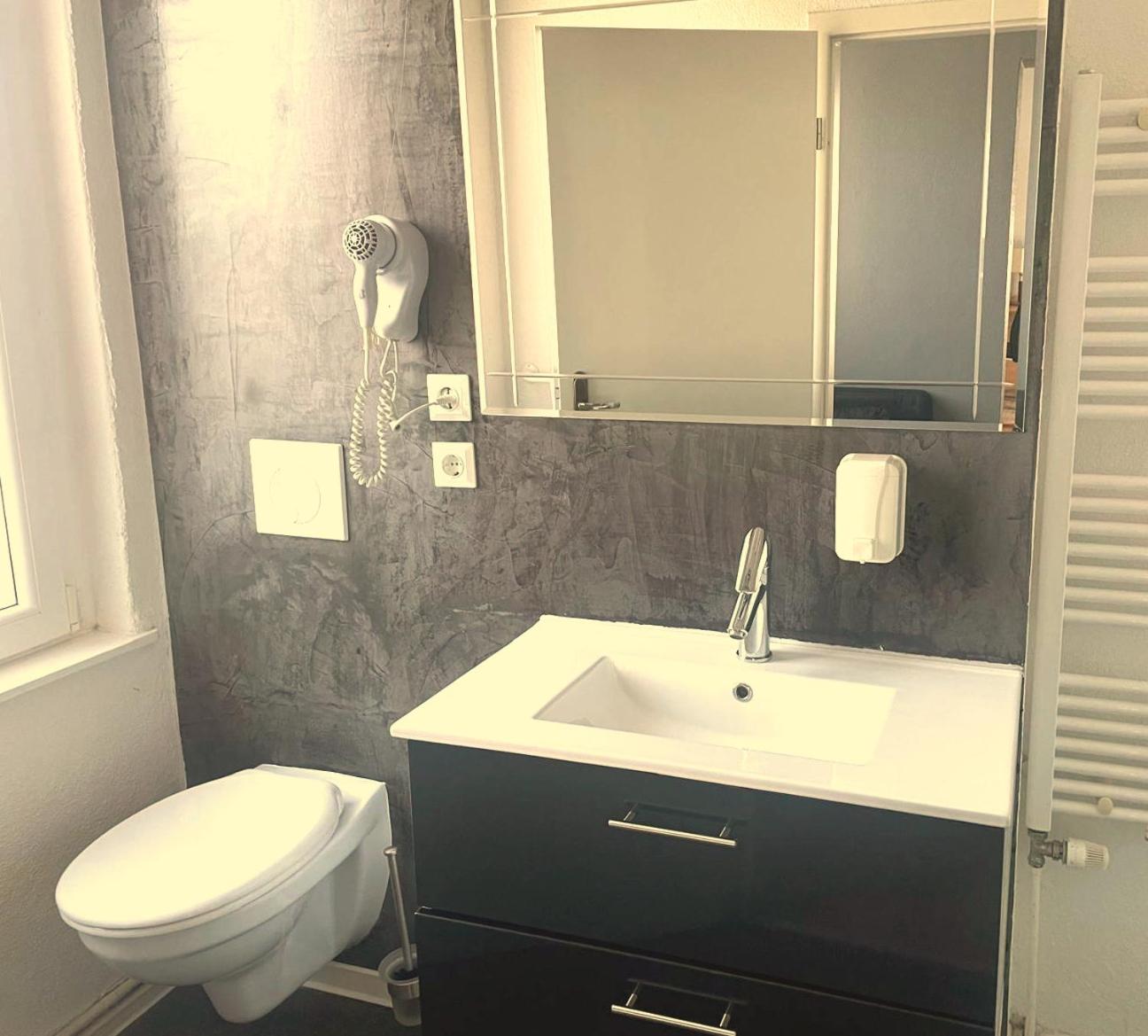 One-Bedroom Apartment - Non-Smoking