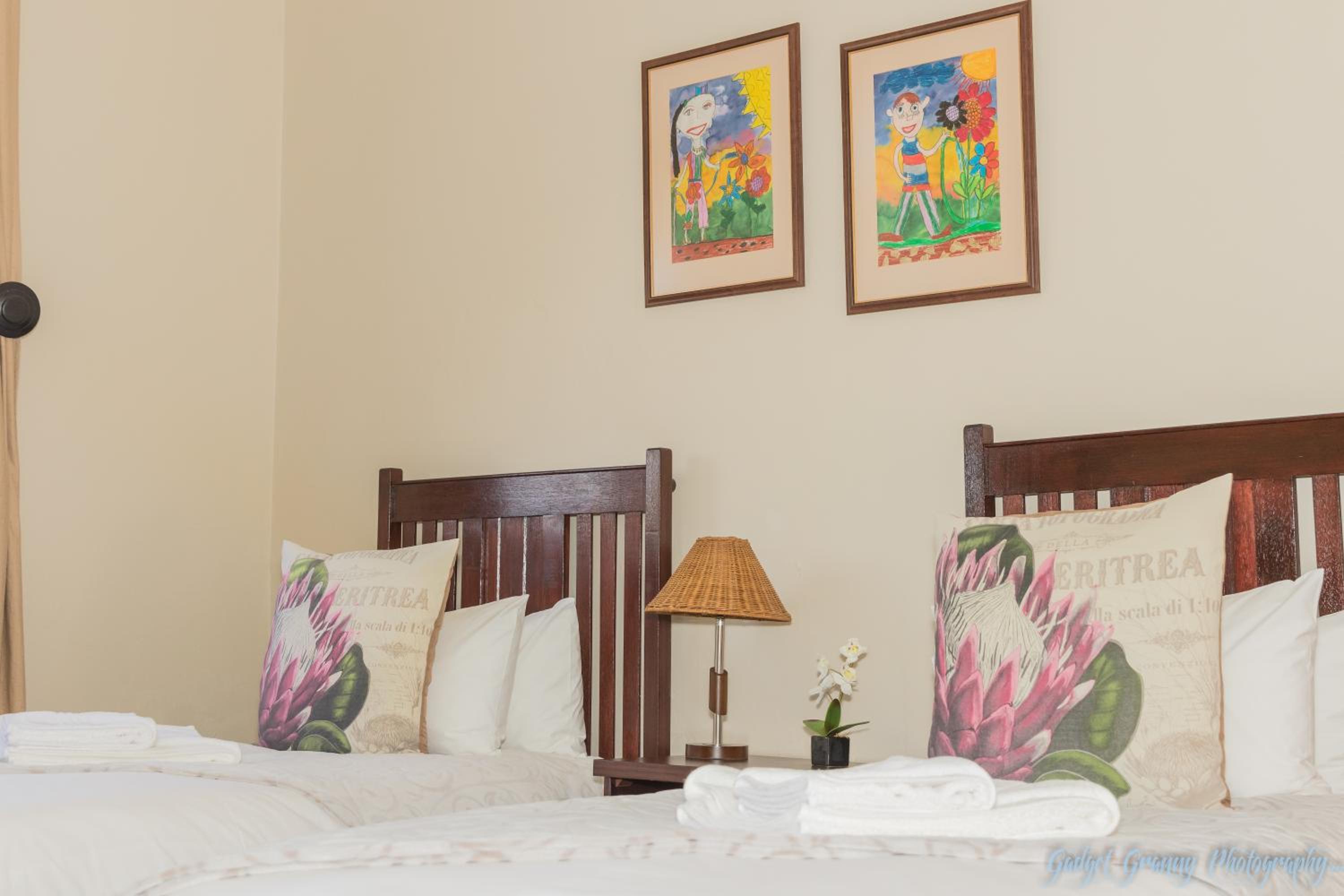 Twin Room - Photo 3