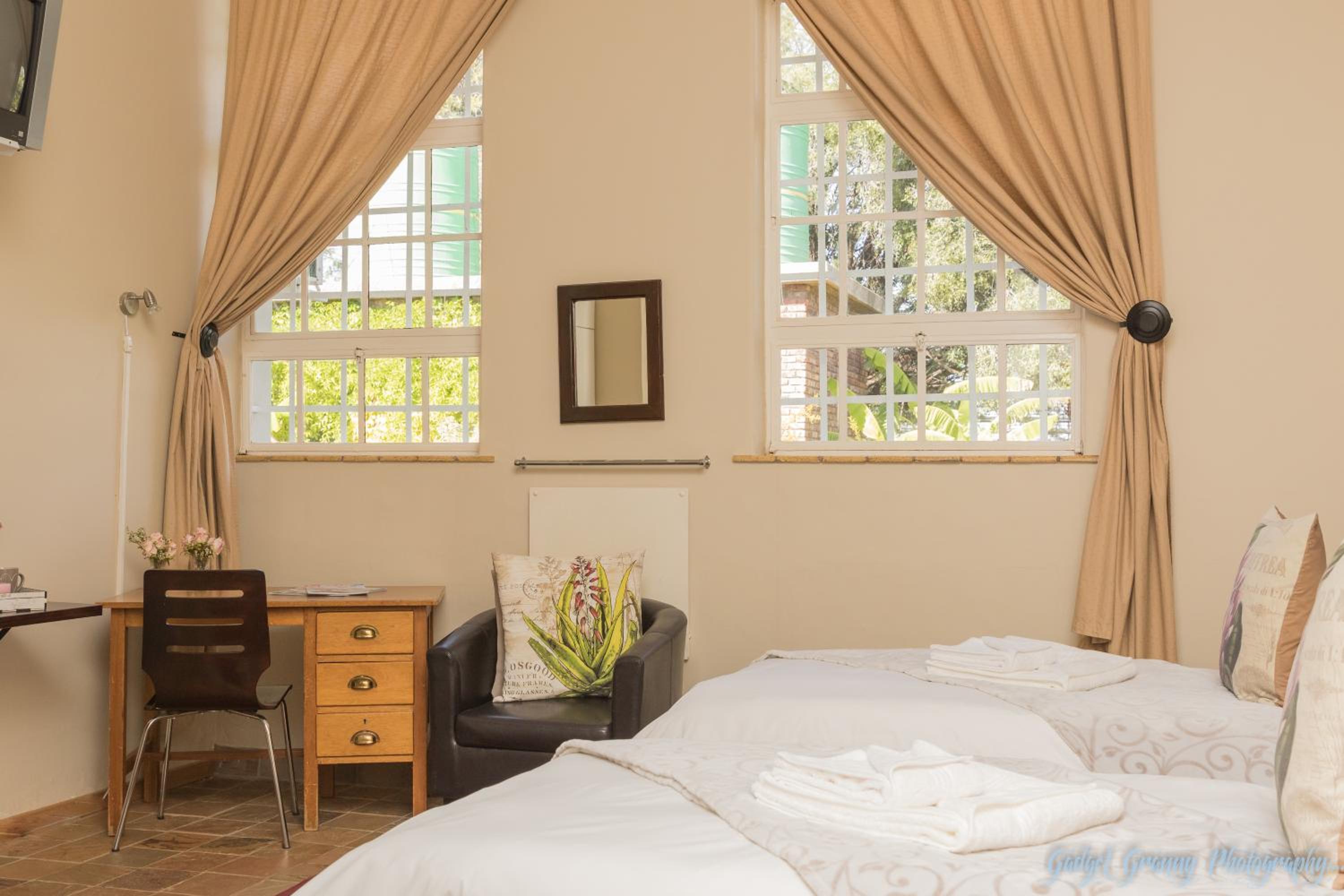 Twin Room - Photo 2