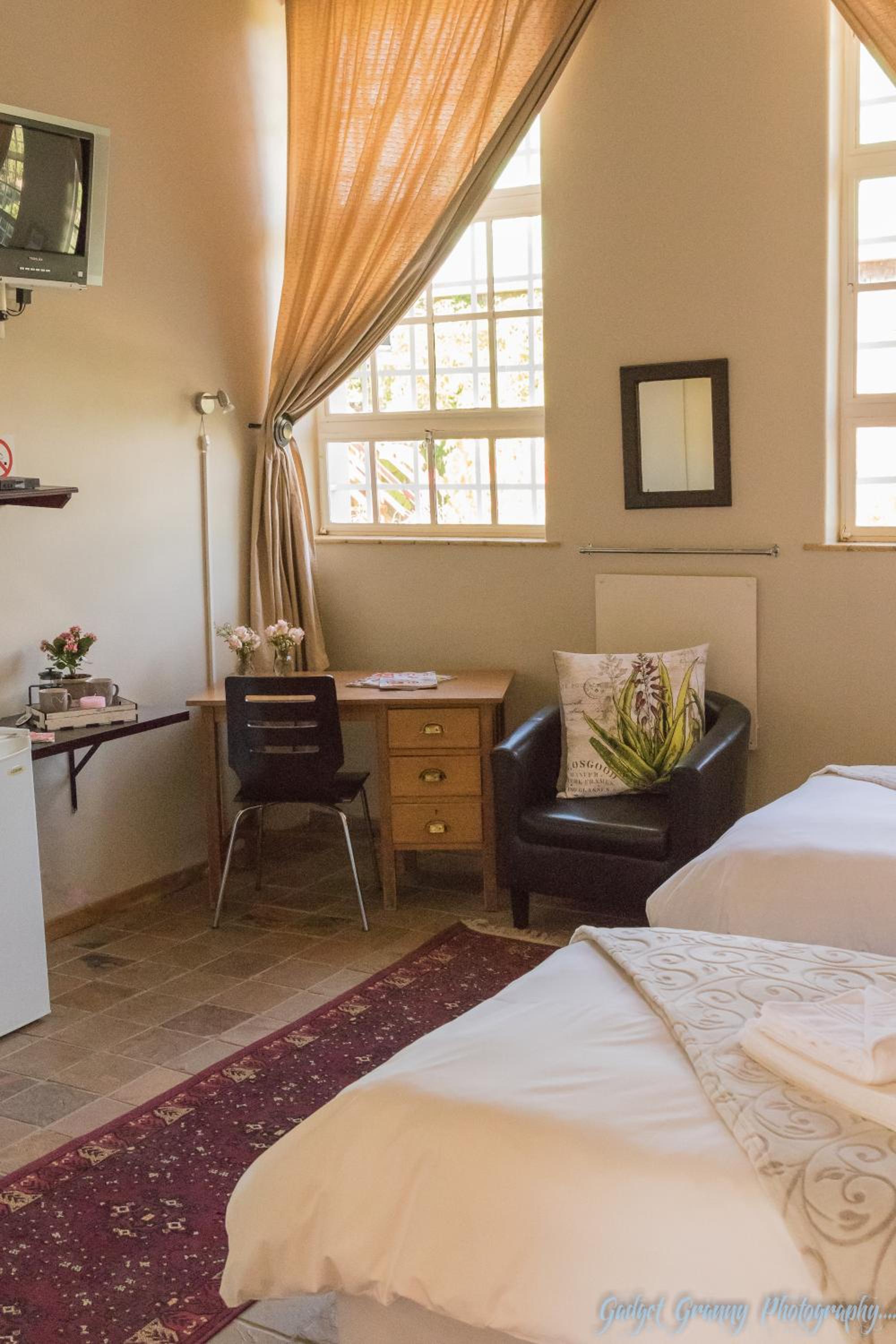 Twin Room - Photo 1