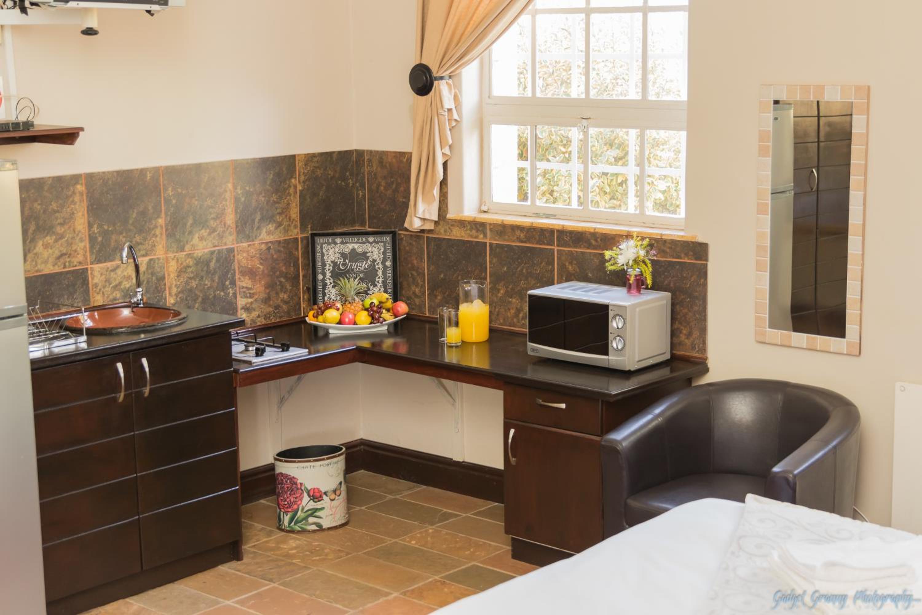 Family Family Room - Photo 1
