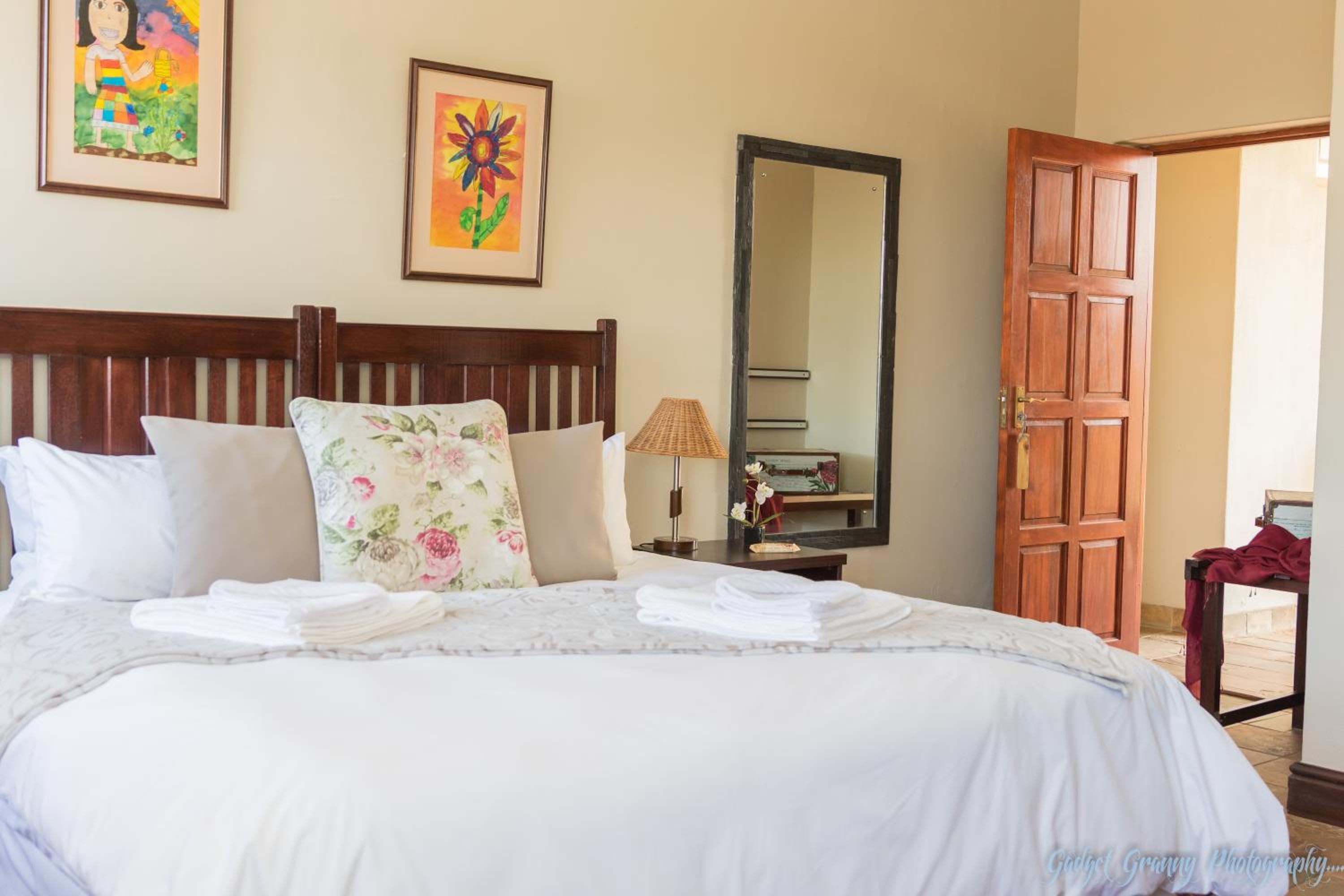 Standard Double Room - Photo 3