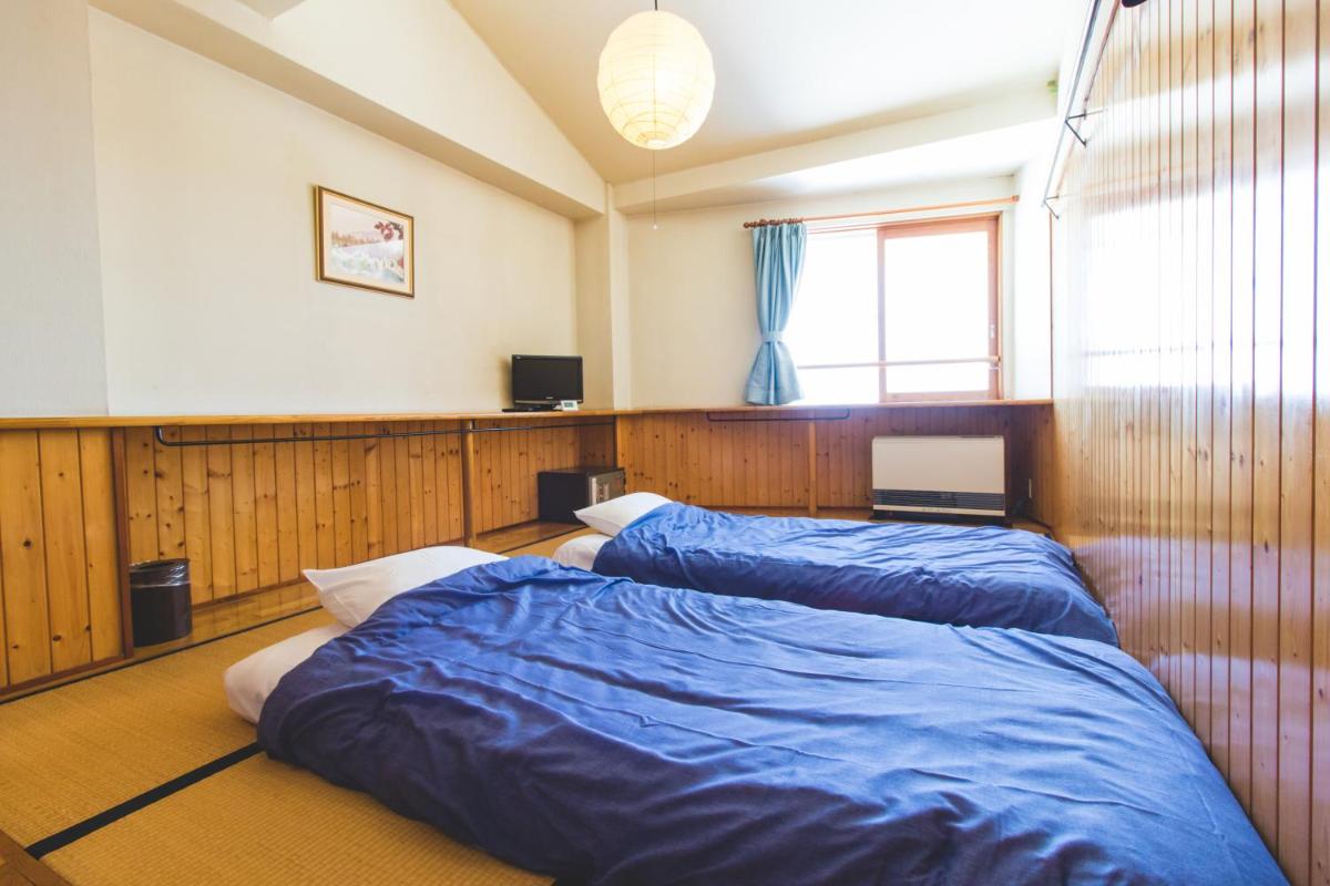 Japanese-Style Twin Room with Shared Bathroom and Mountain View photo 1