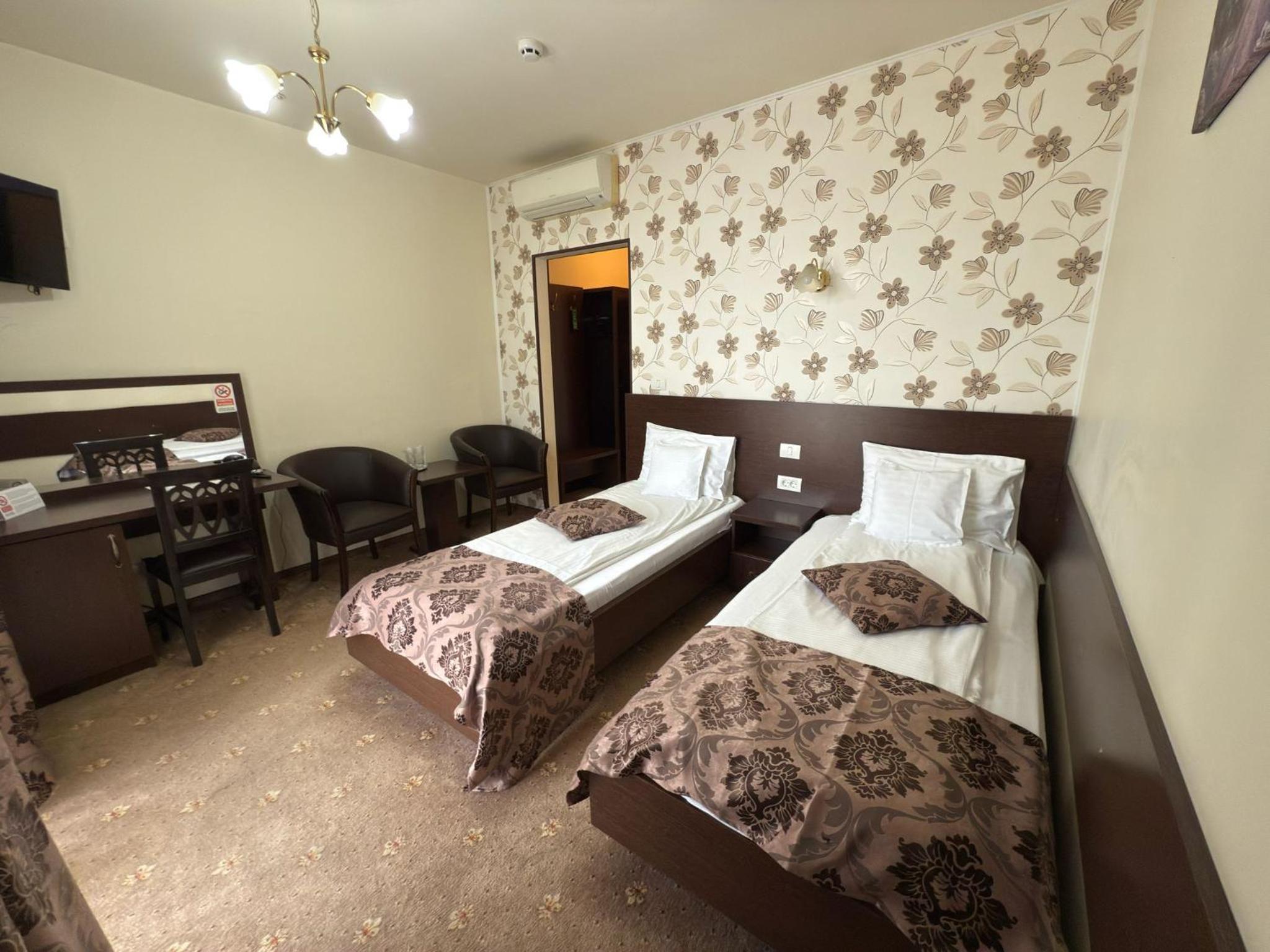 Economy Twin Room photo 3