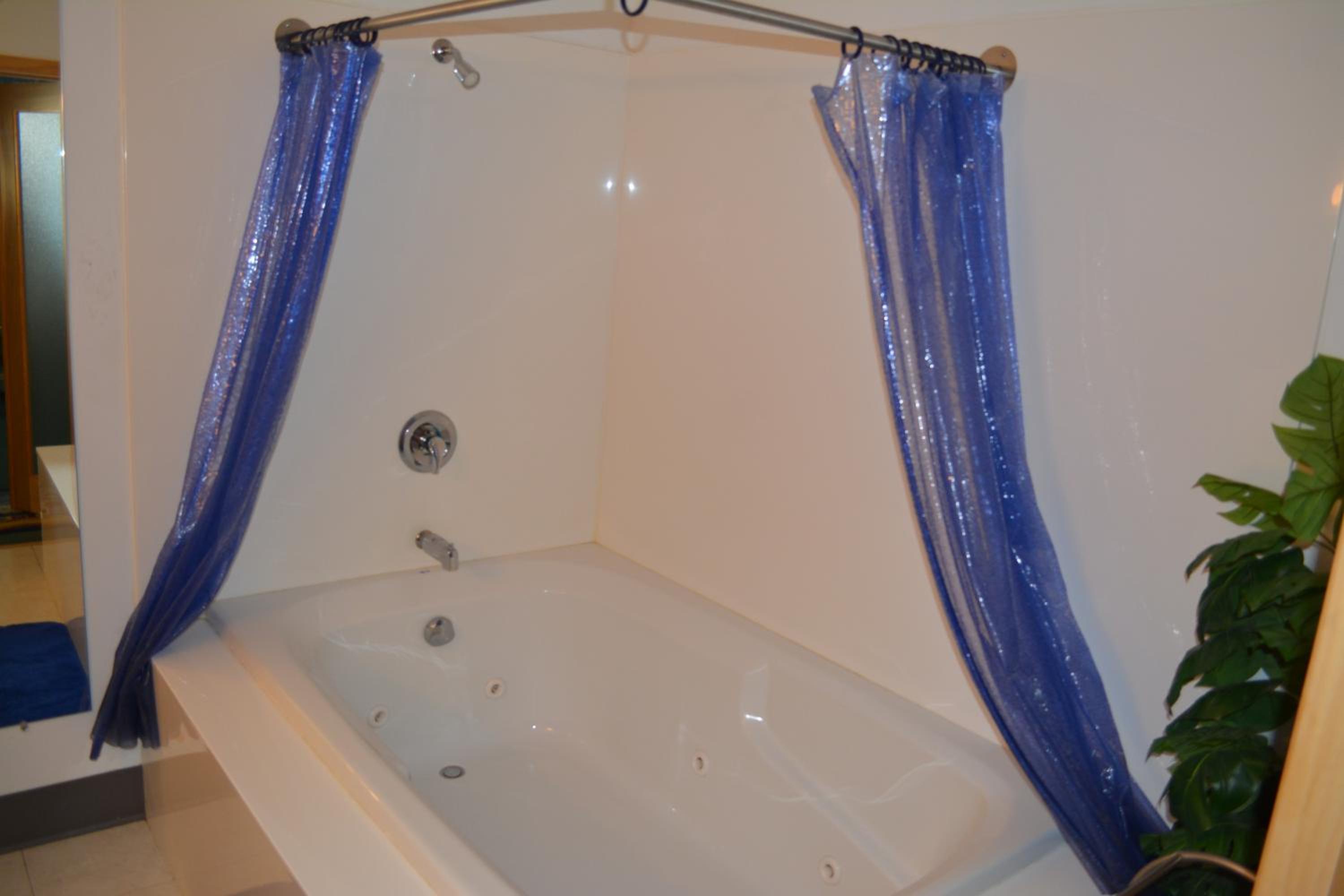 Double Room with Two Double Beds with Spa Bath - Non-Smoking photo 2