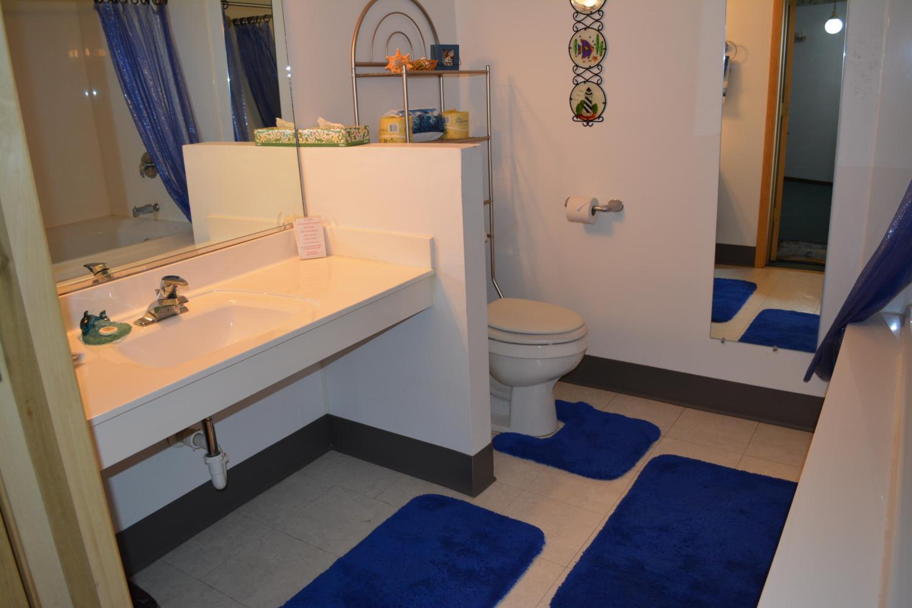 Double Room with Two Double Beds with Spa Bath - Non-Smoking photo 3
