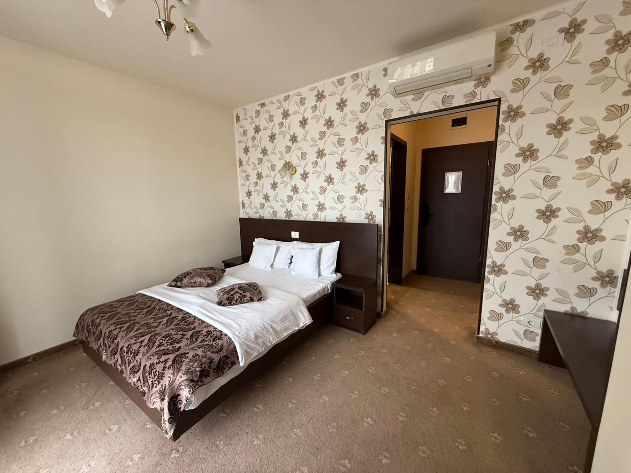 Economy Double Room - Photo 9