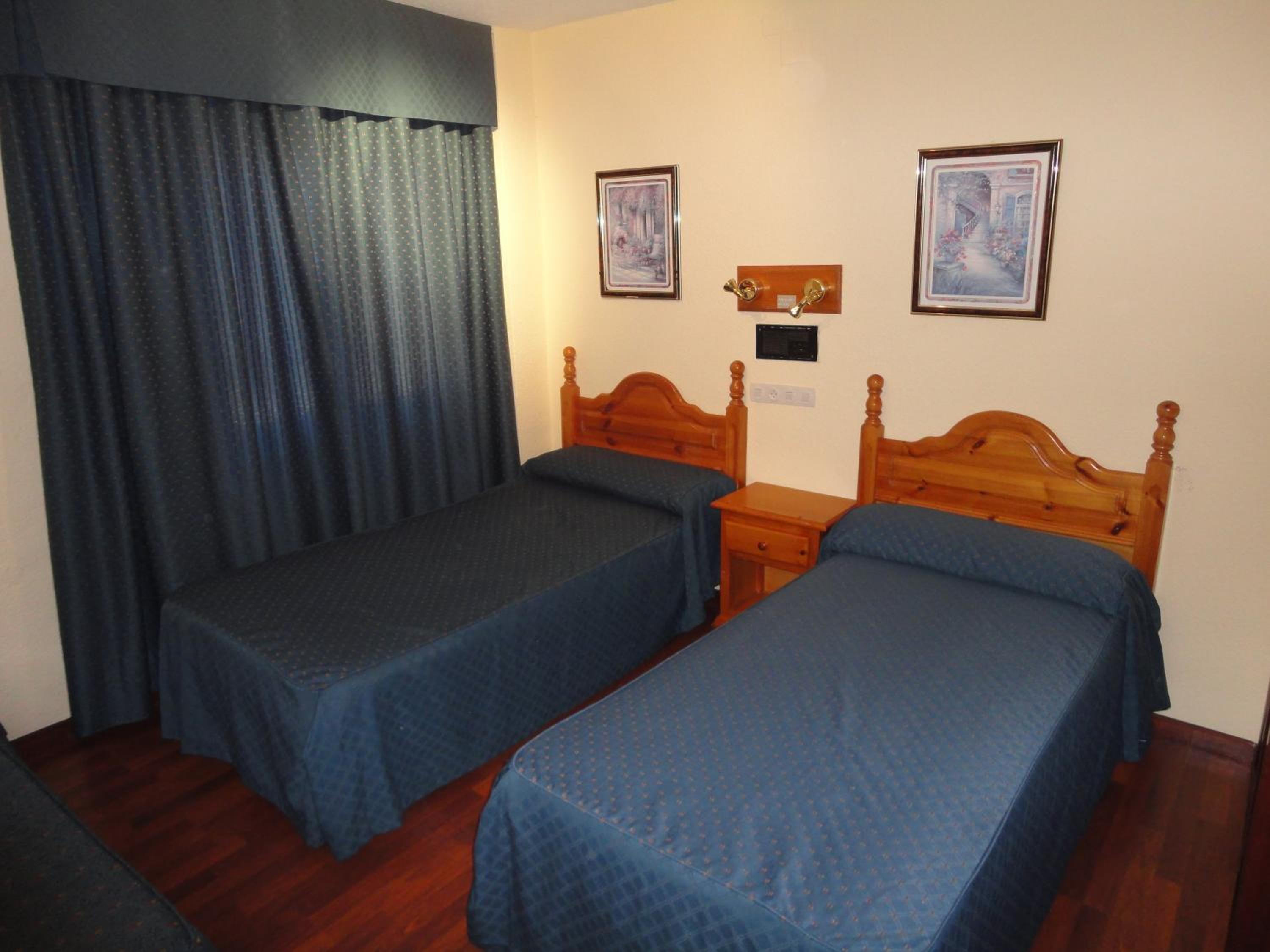 Double Room with Extra Bed photo 3