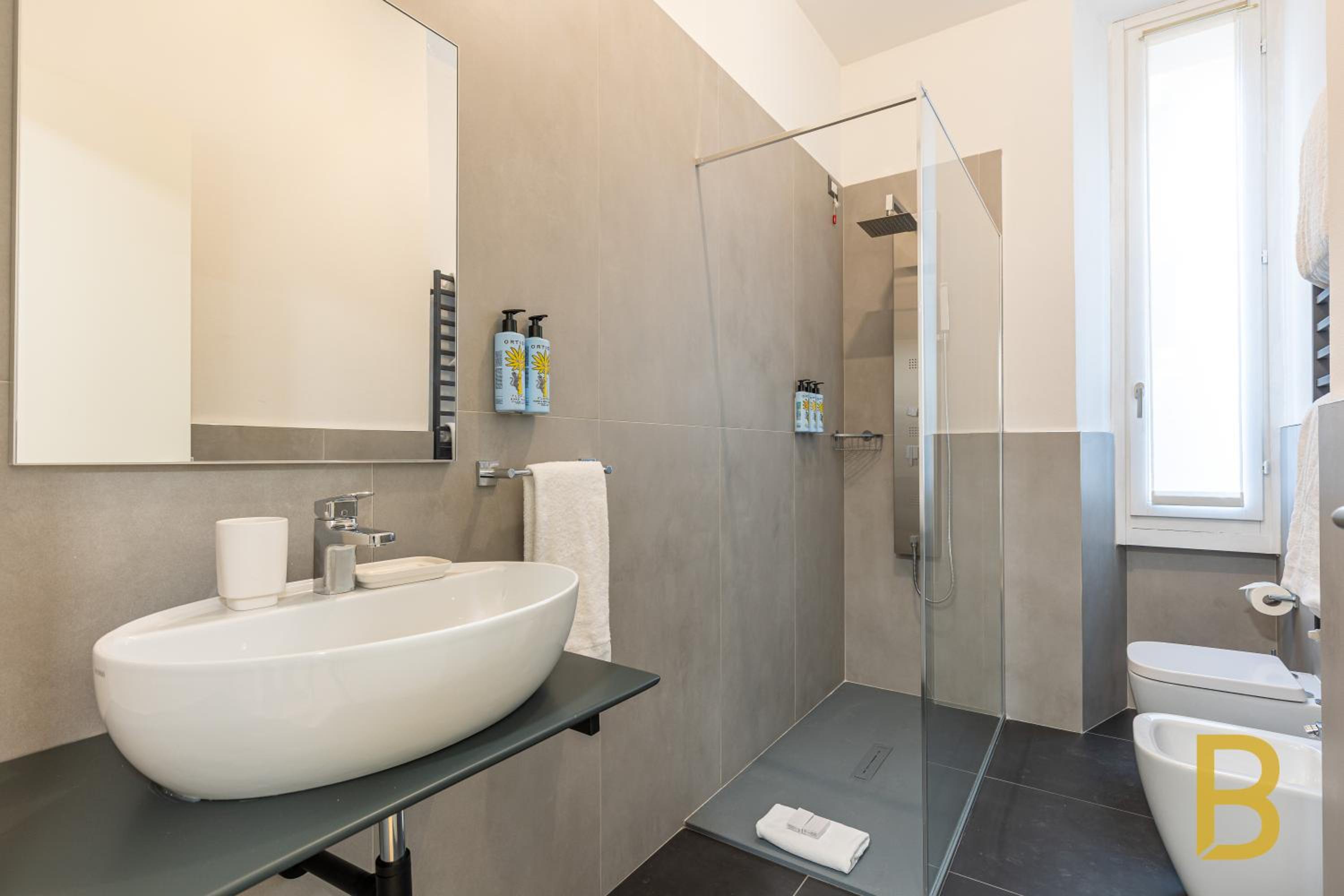 Two-Bedroom Apartment with Balcony - Via Cesare Correnti 21