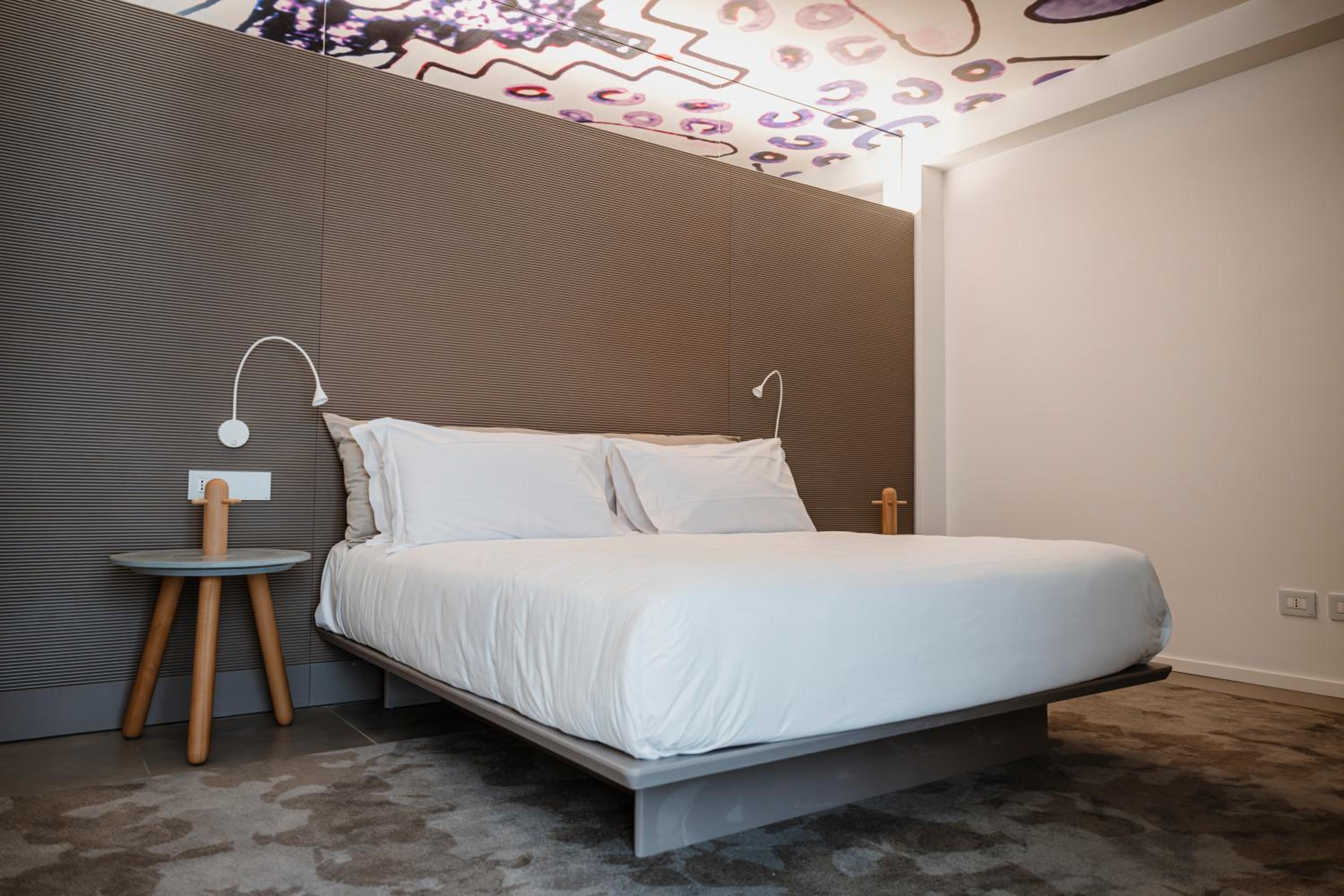 Executive Suite - Photo 3