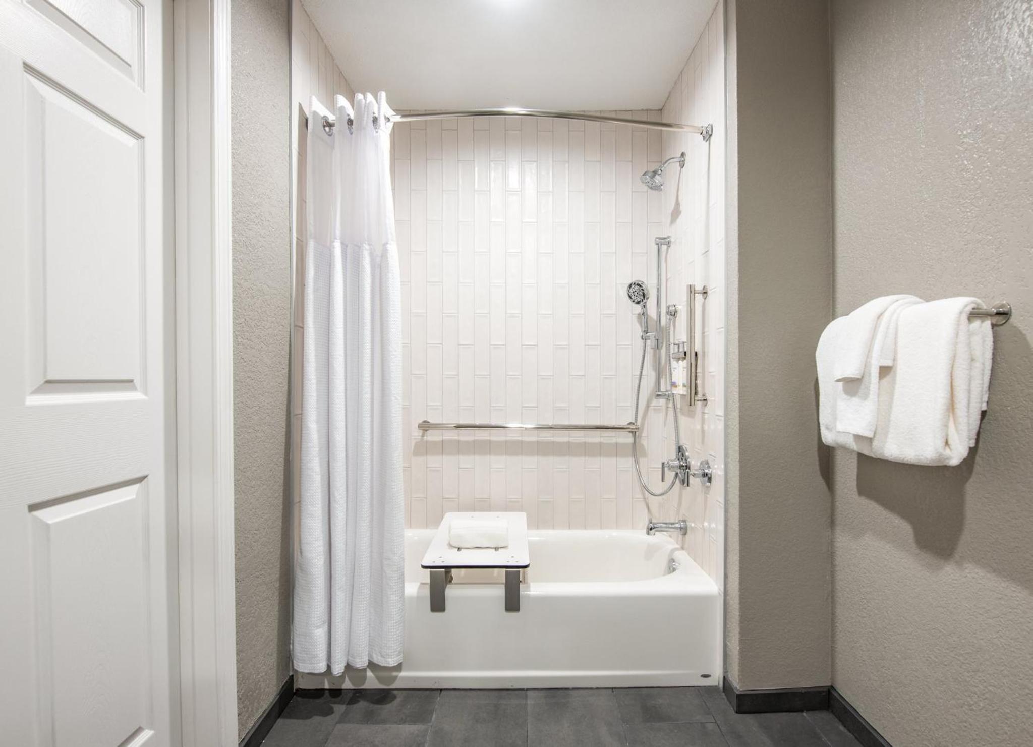 King Studio with Mobility Accessible Tub and Golf View