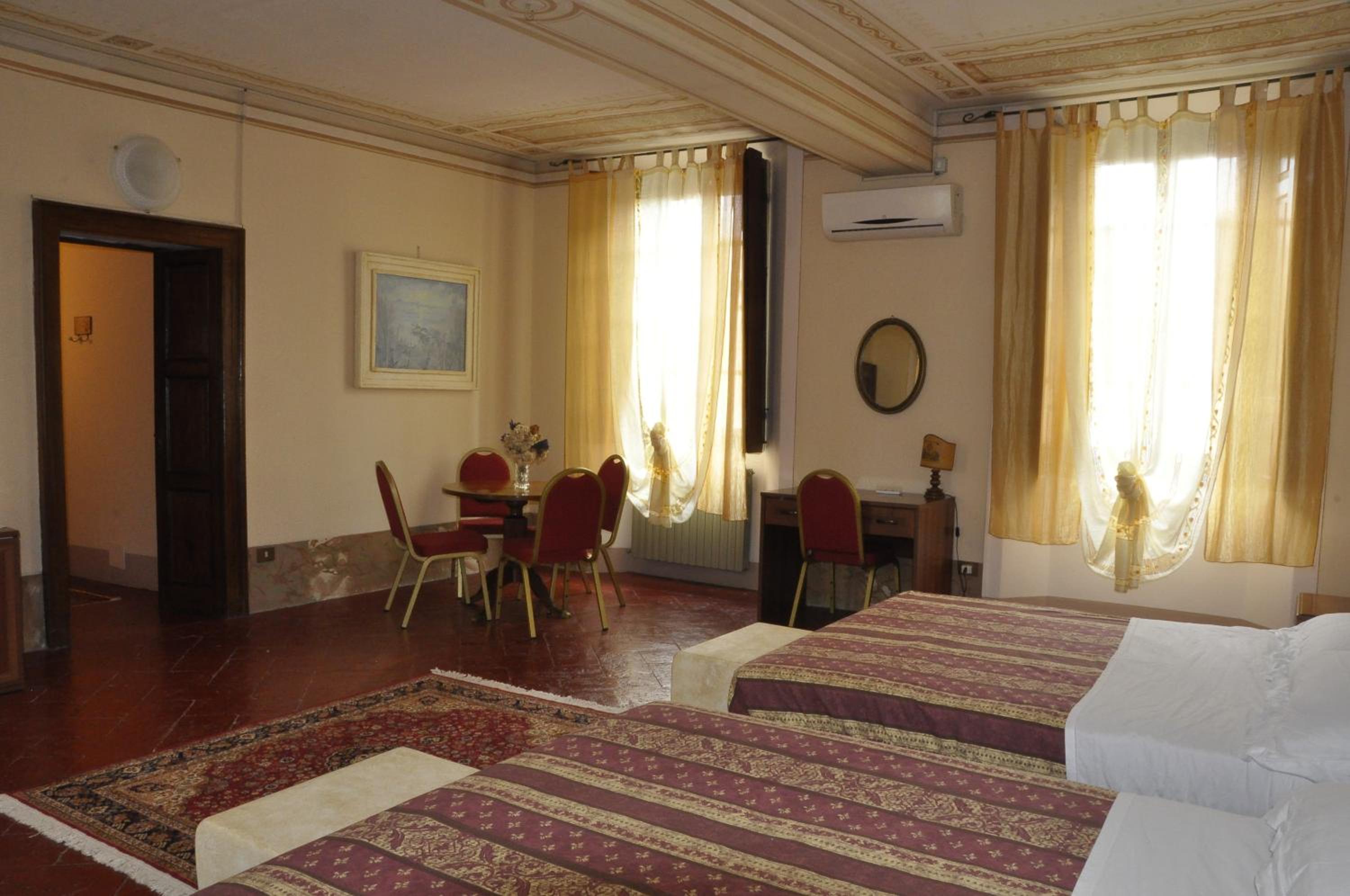 Suite with Spa Bath - Photo 9