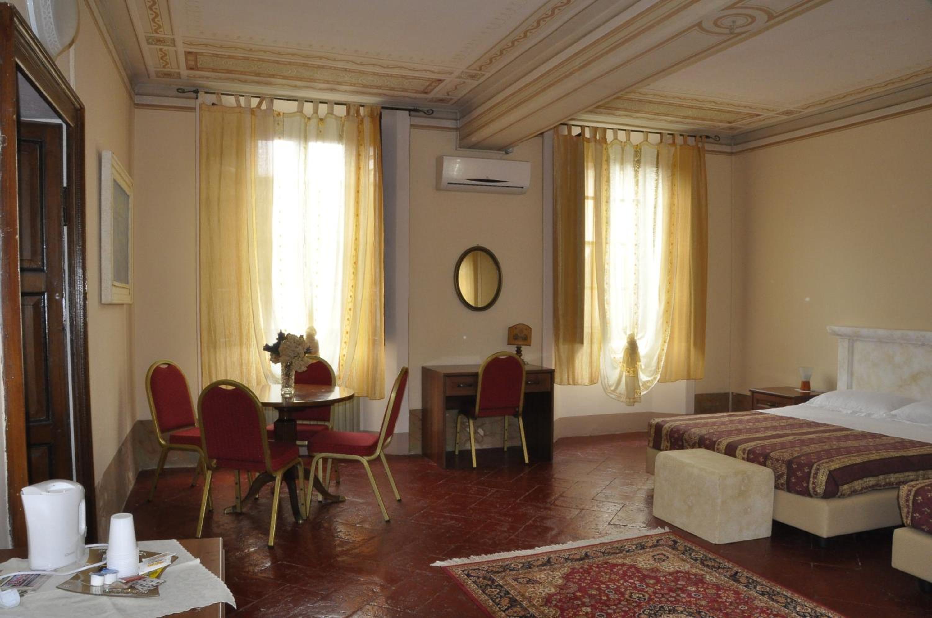 Suite with Spa Bath - Photo 12