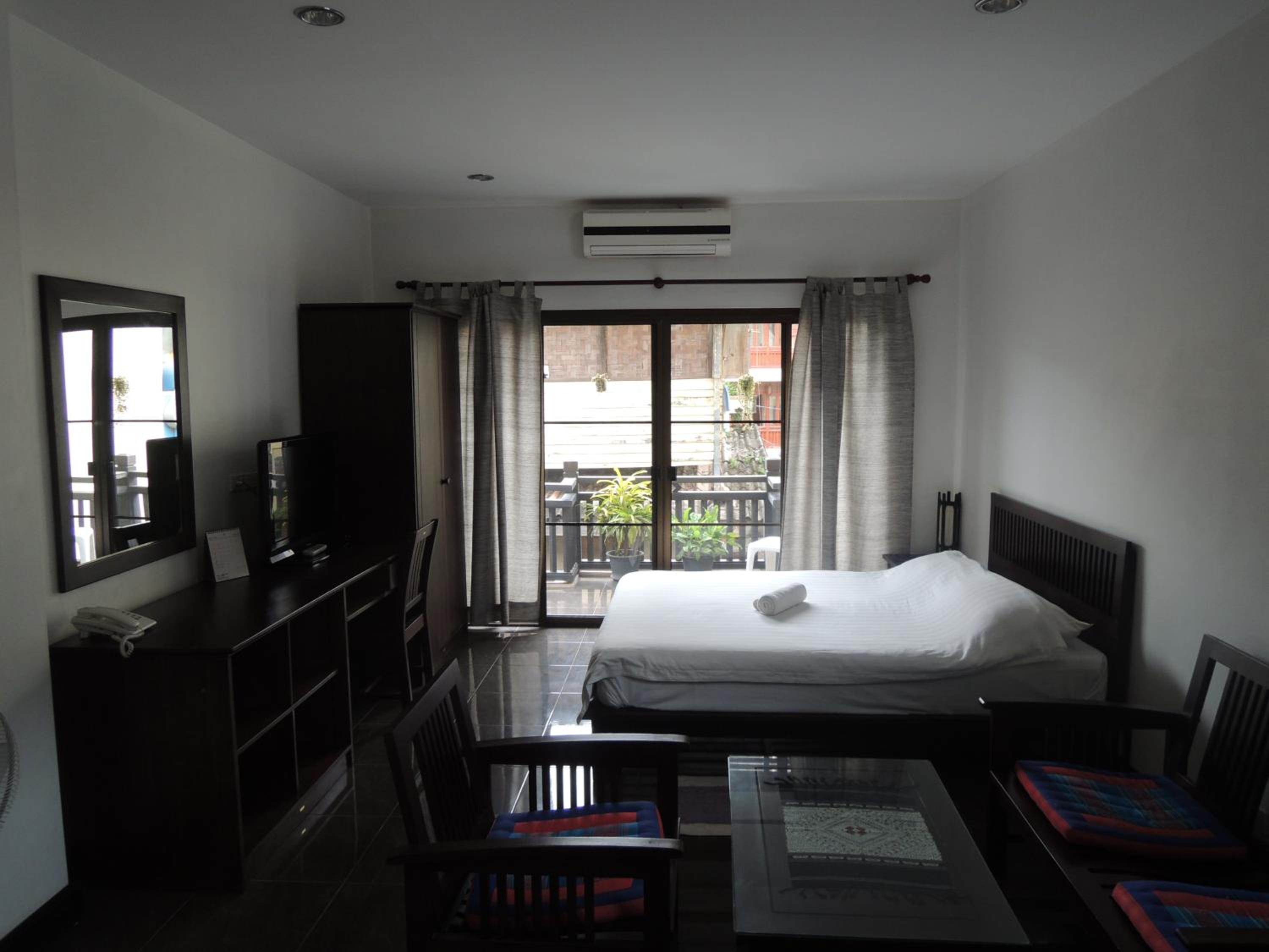Superior King Room with Balcony - Back site photo 1