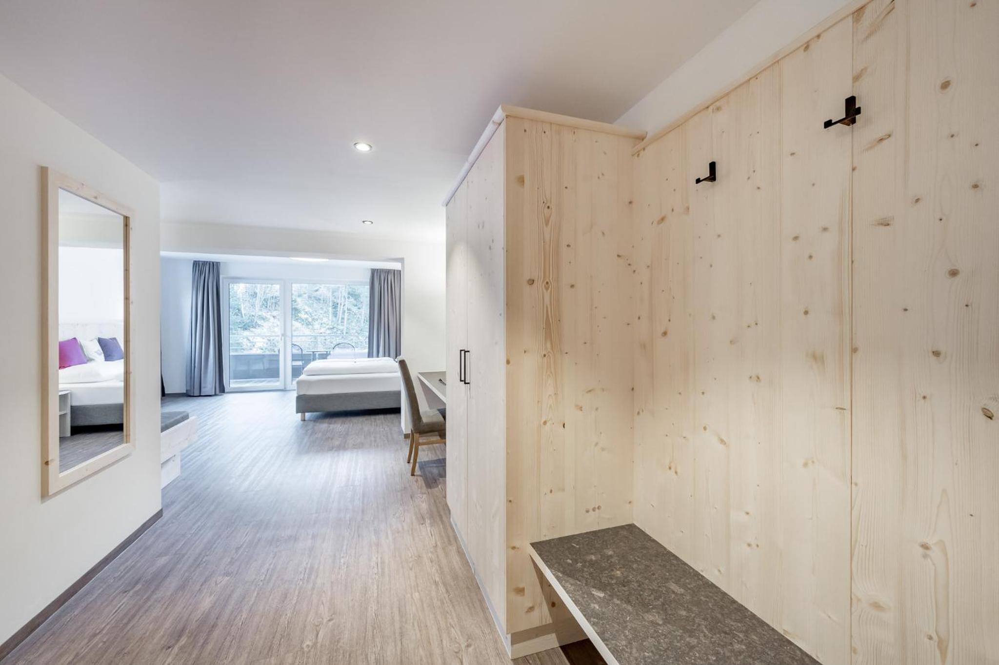 Large Double Room - Photo 1