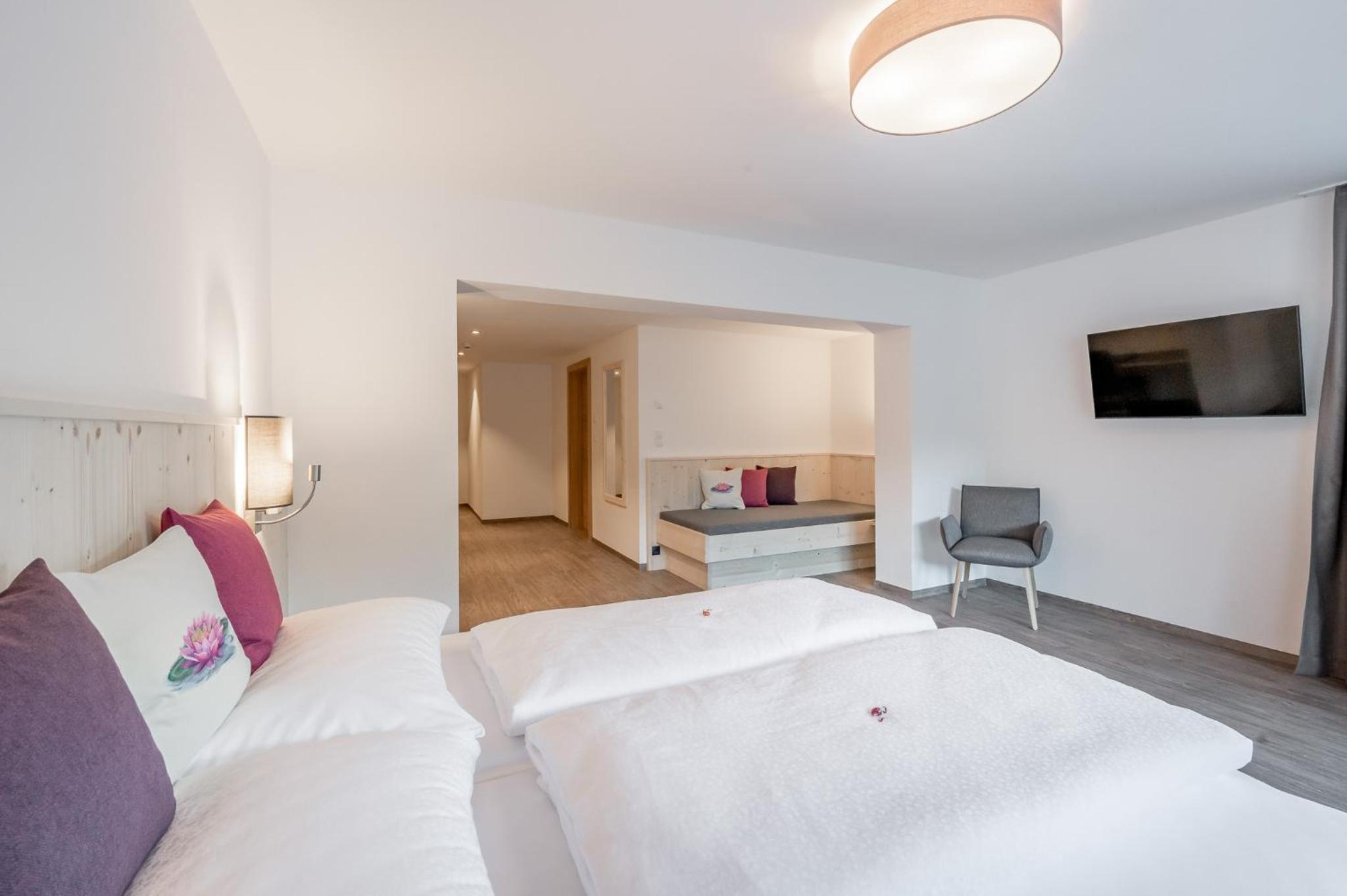 Large Double Room - Photo 3