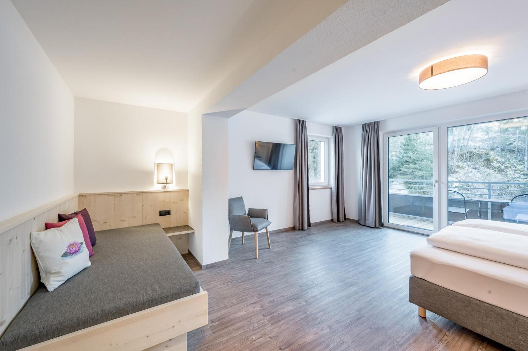 Large Double Room - Photo 4