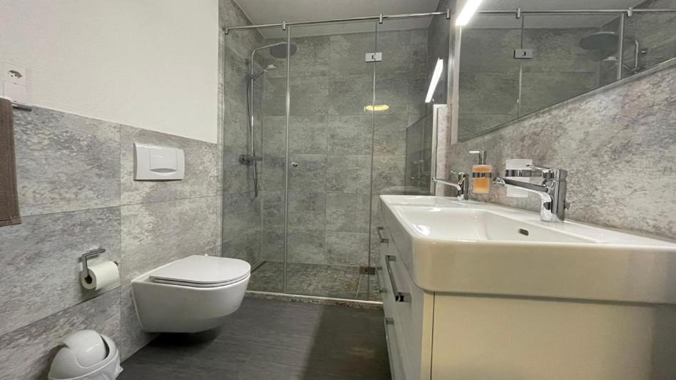 Double Room with Shared Bathroom photo 3
