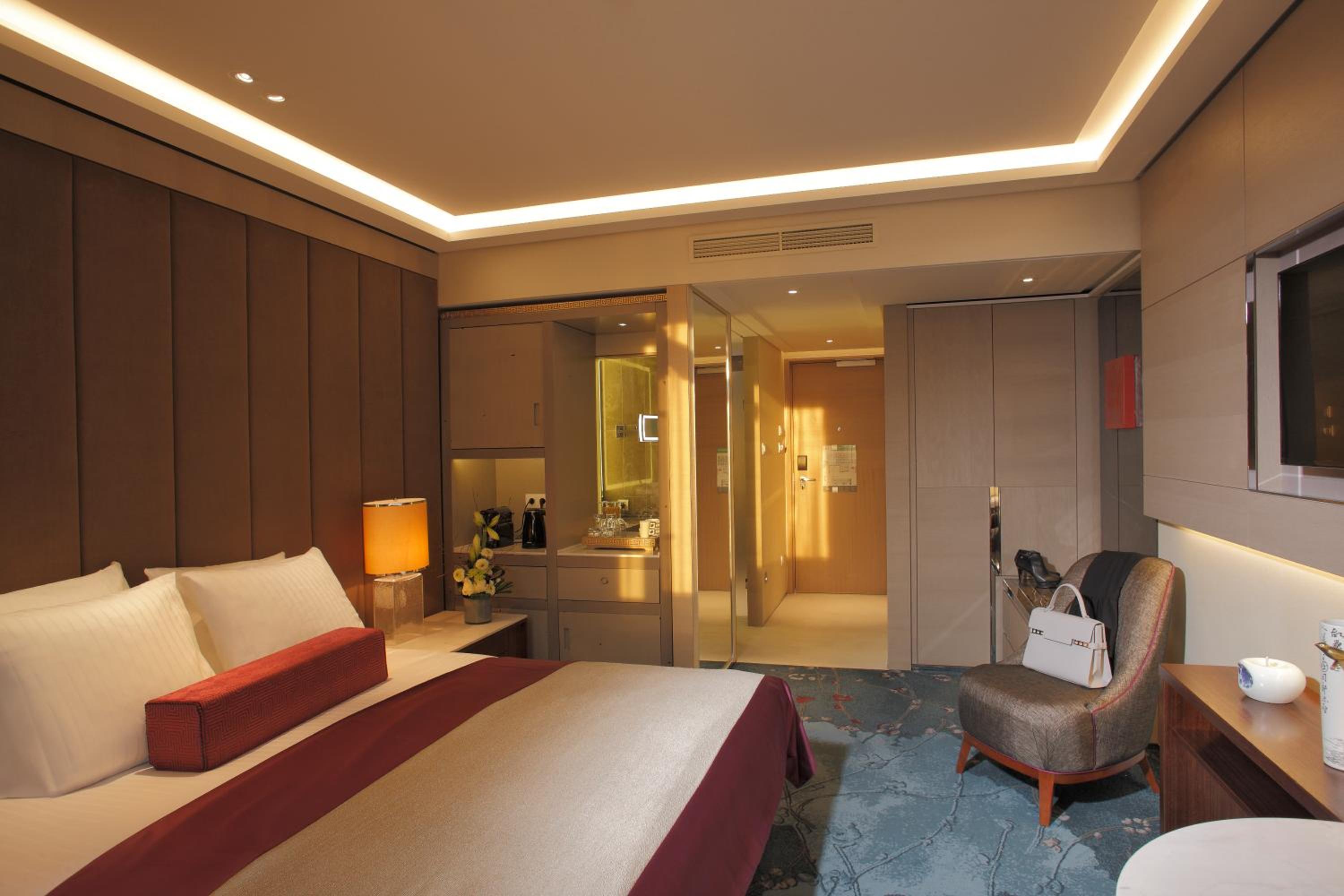 Deluxe King Room photo 2