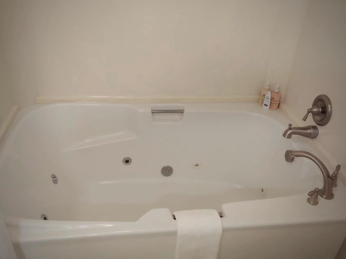 Queen Room with Spa Bath
