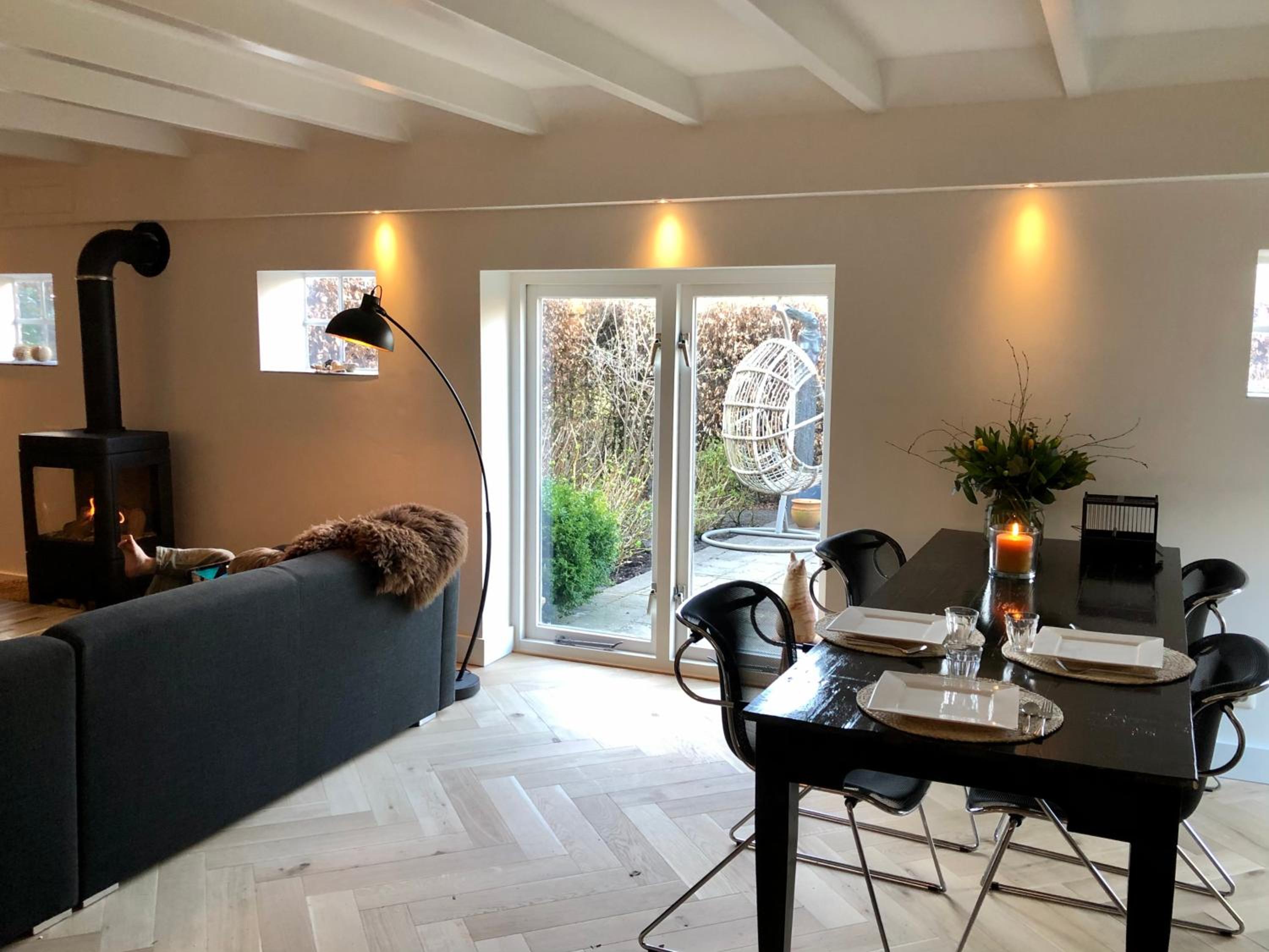 Deluxe Two-Bedroom Apartment with Garden View photo 2