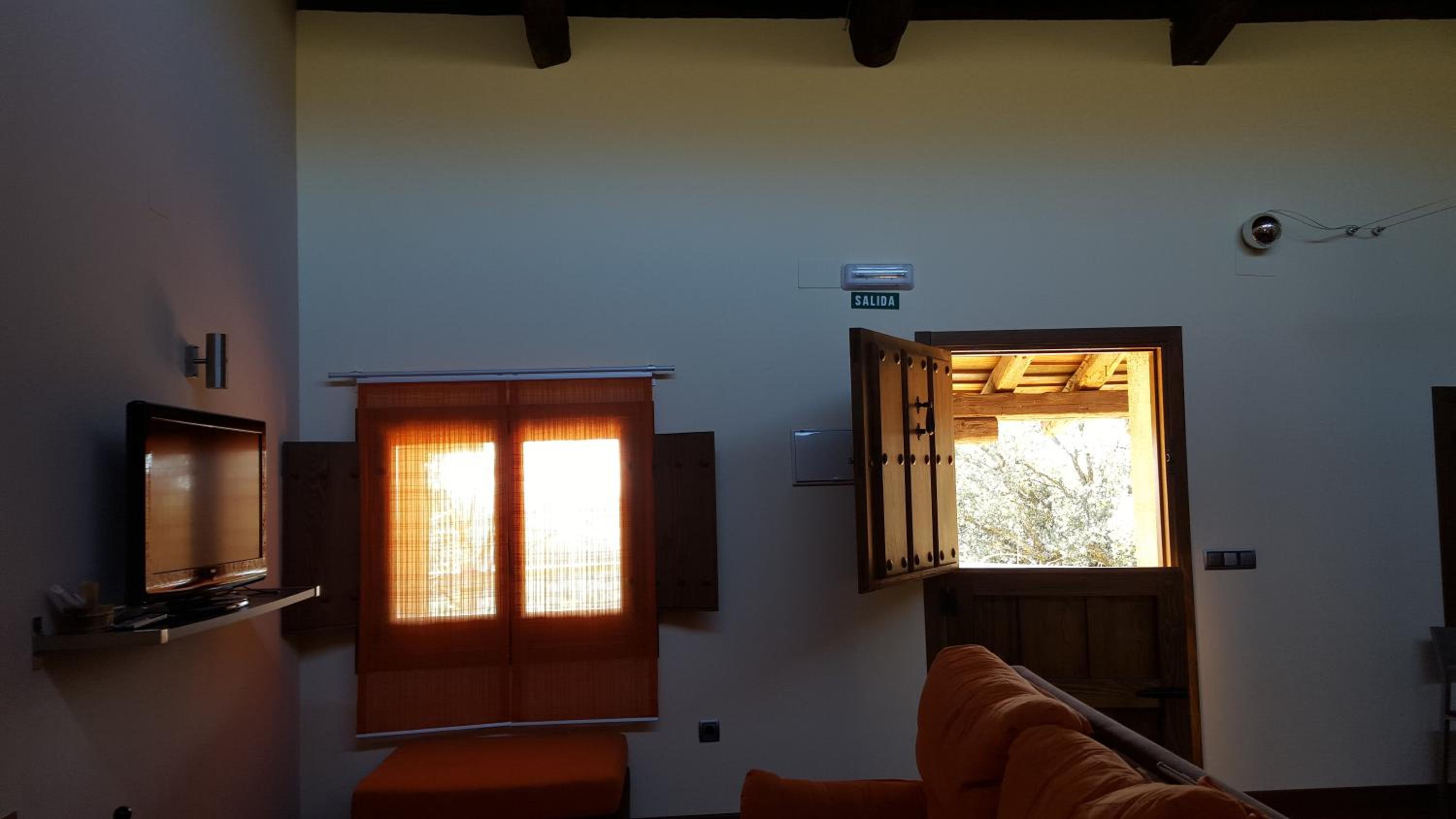 Two-Bedroom Apartment (6 Adults) - Photo 5