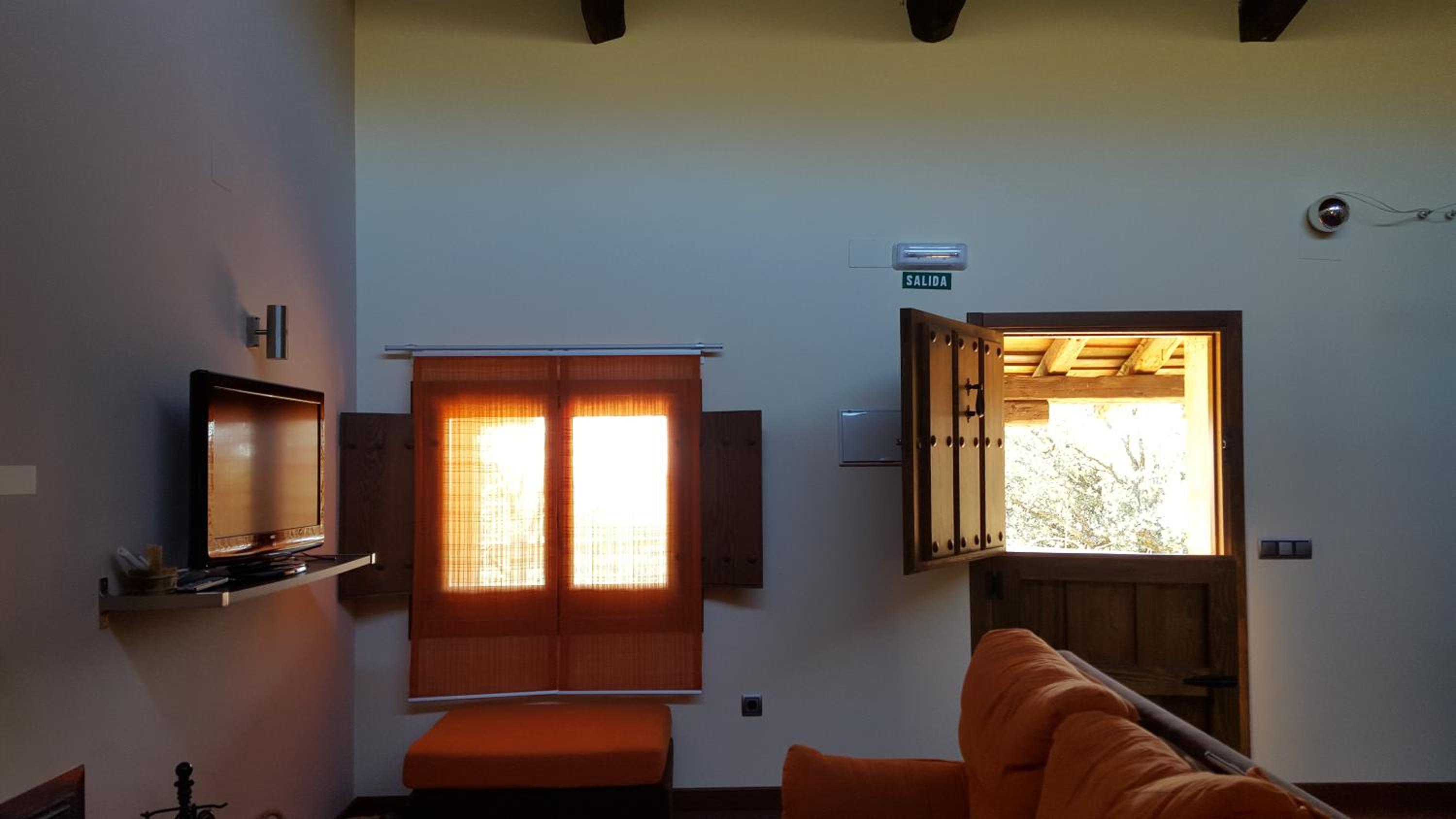 Two-Bedroom Apartment (6 Adults) - Photo 11