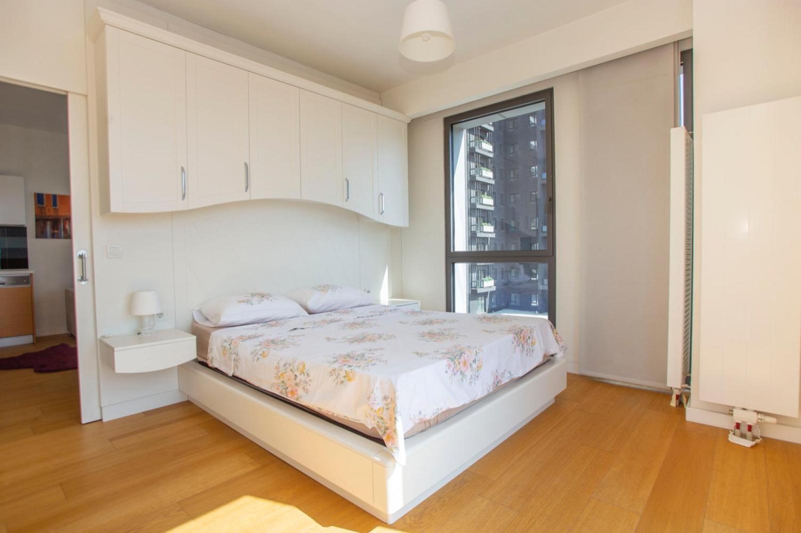 Deluxe One-Bedroom Apartment With City View photo 2