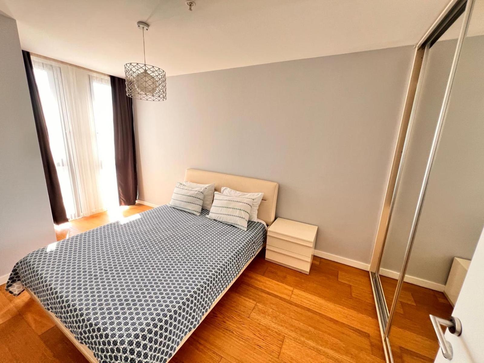 Deluxe One-Bedroom Apartment With City View photo 3